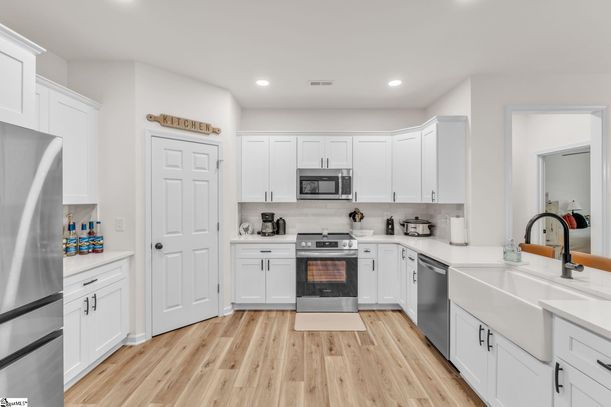 404 Burrell Street Property Photo 14