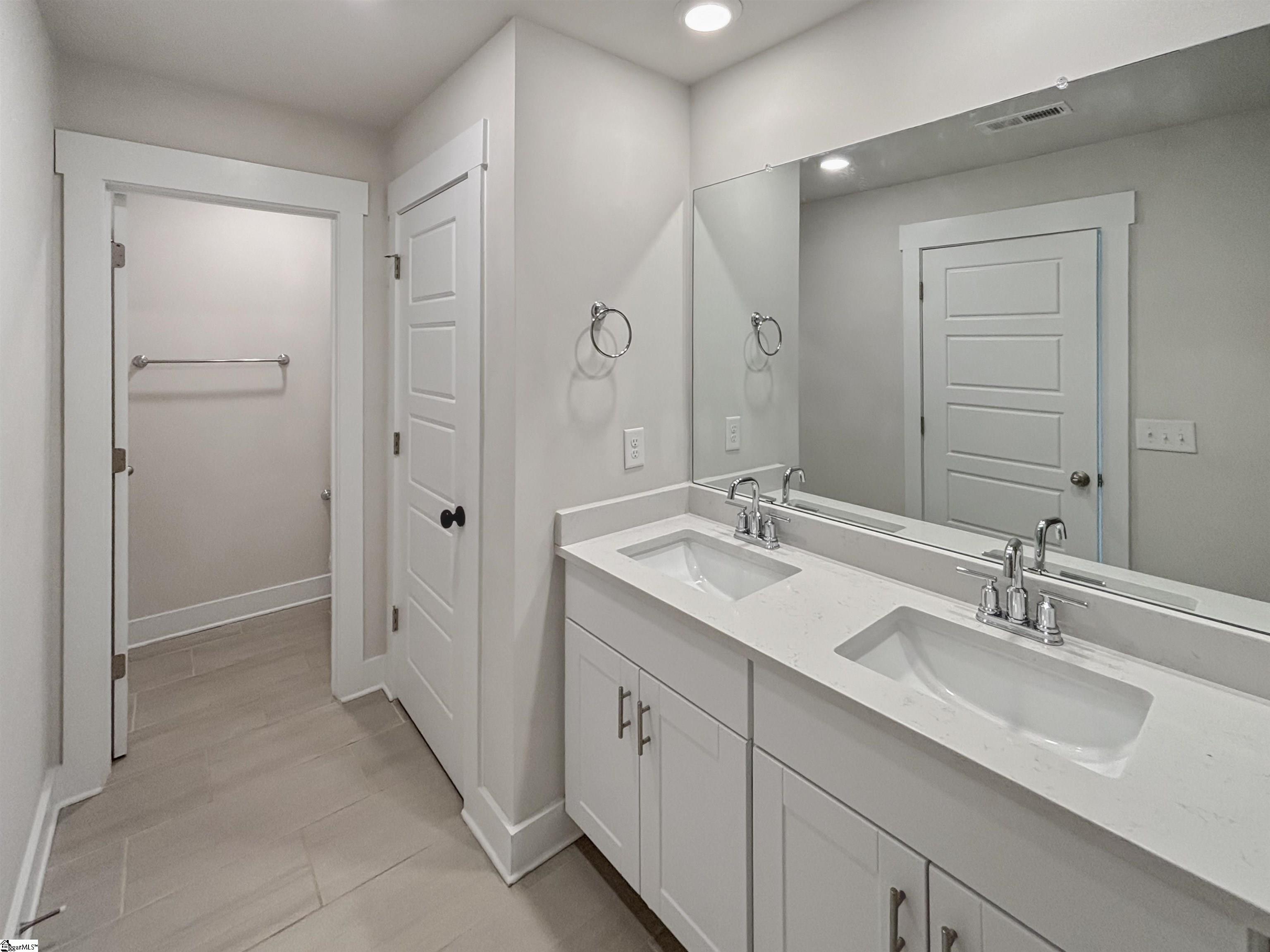 1593883 Property Photo 11