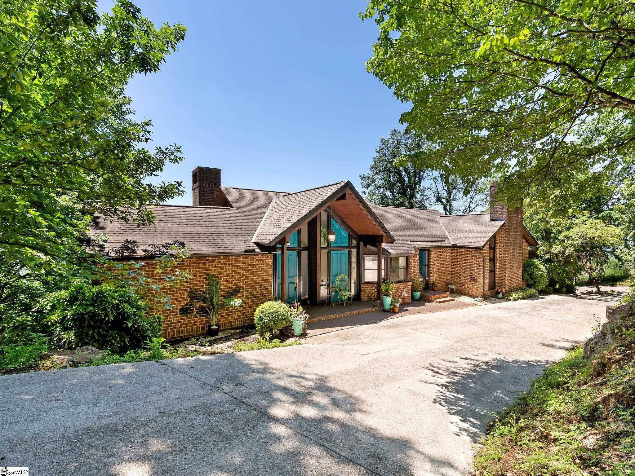 875 Altamont Road Property Photo 2