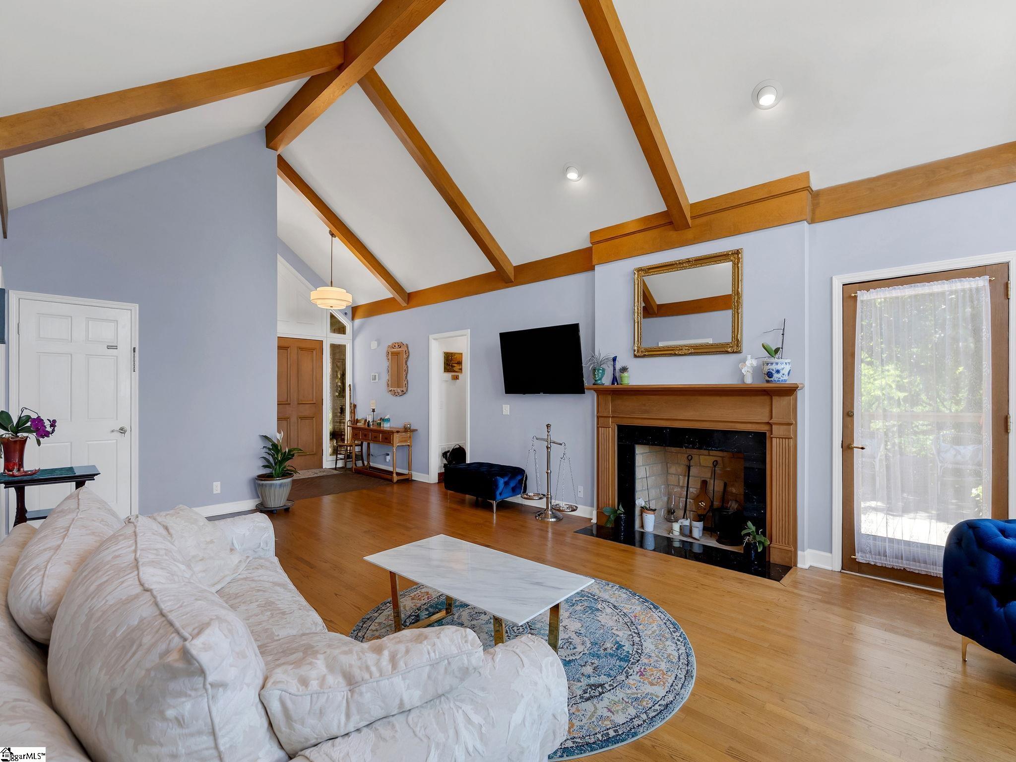 875 Altamont Road Property Photo 6
