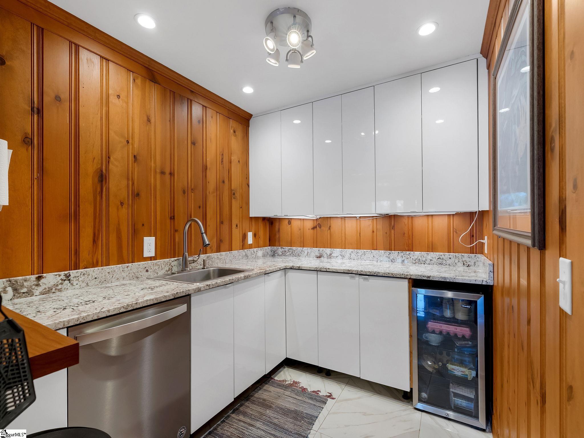 875 Altamont Road Property Photo 11