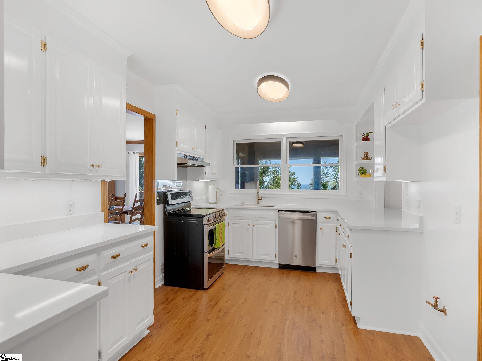 875 Altamont Road Property Photo 16