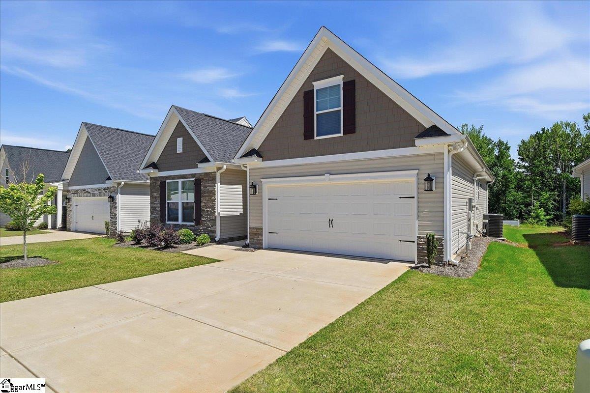 504 Clairbrook Court Property Photo 3