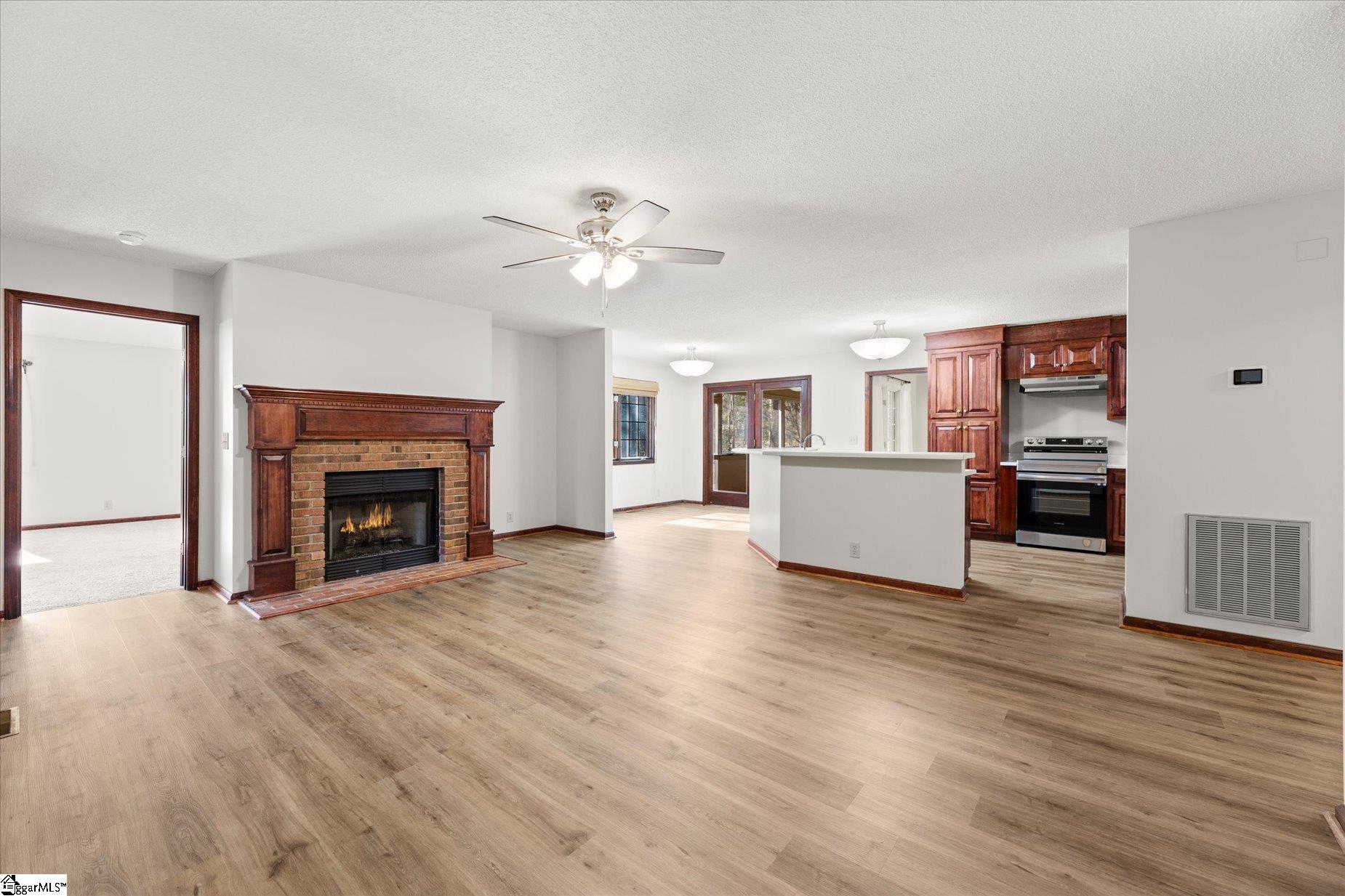 208 Yellow Poplar Court Property Photo 8