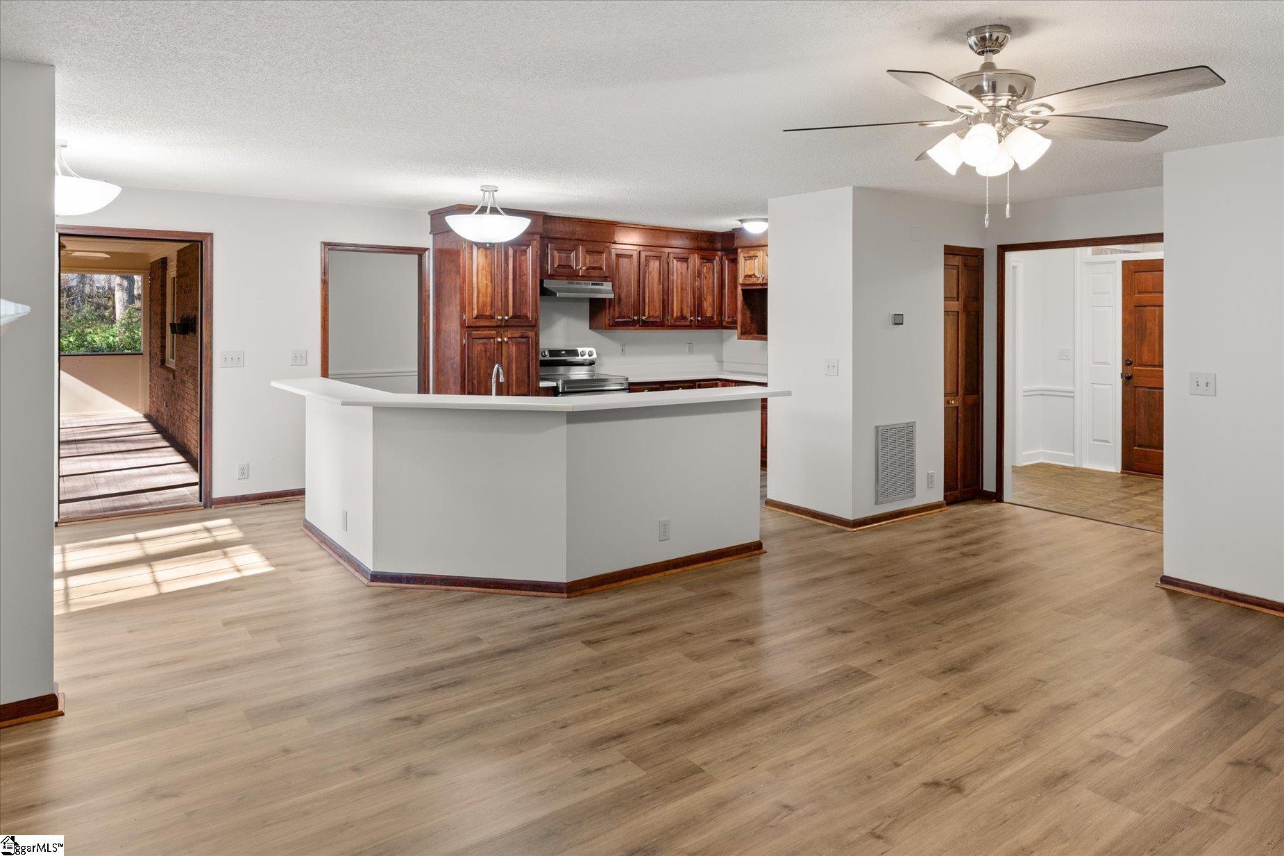 208 Yellow Poplar Court Property Photo 9