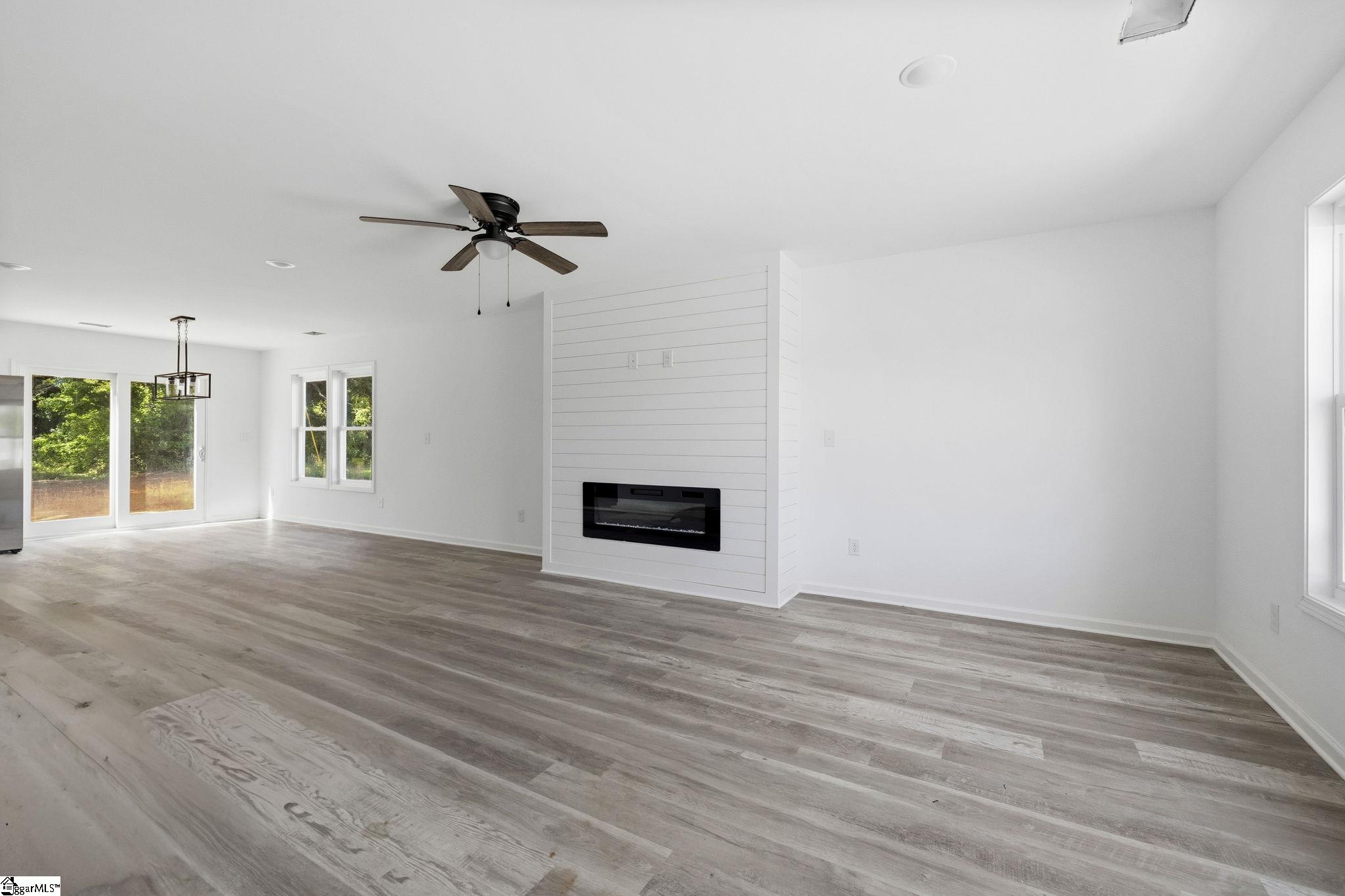 704 Laurel Street Property Photo 6