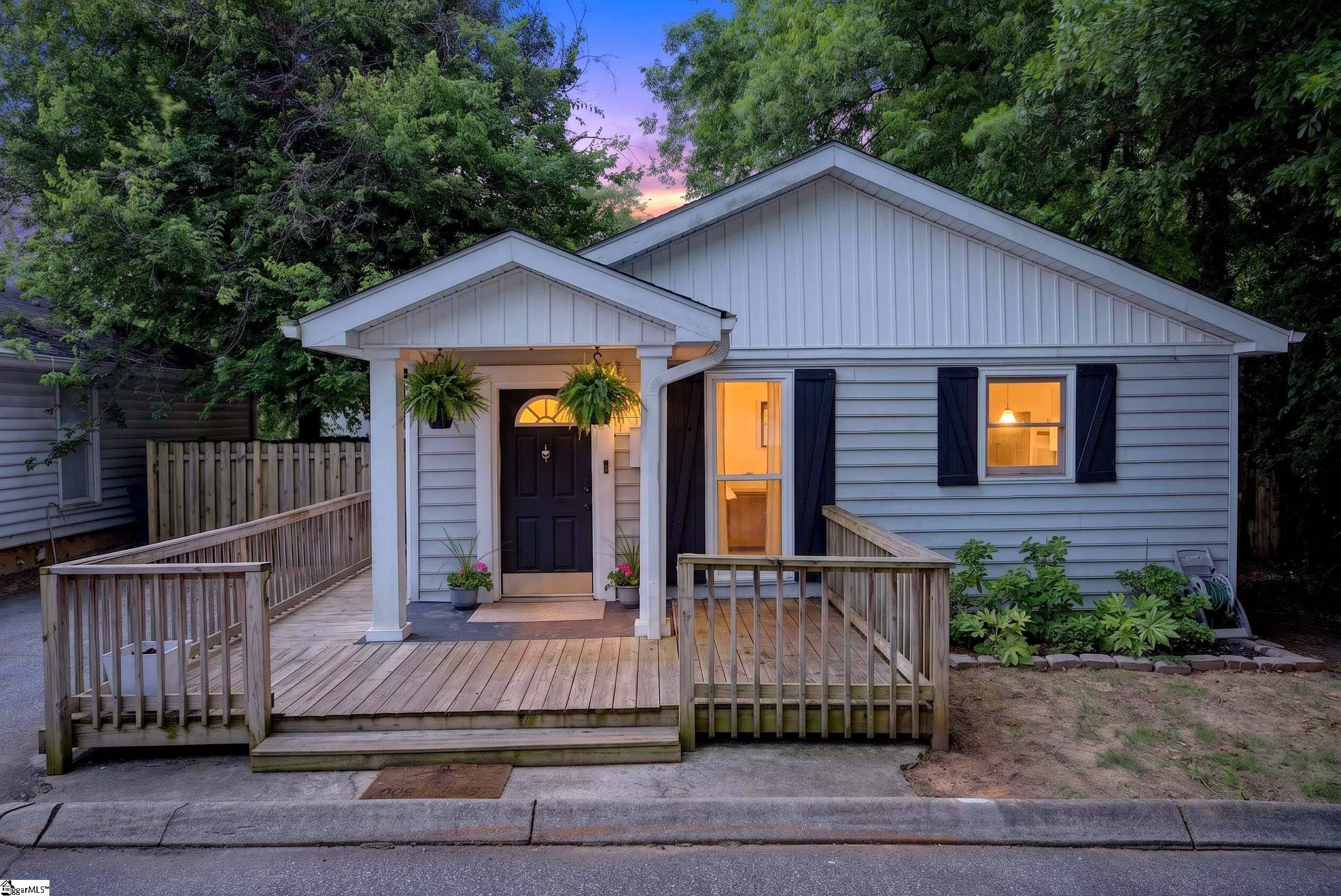 7 Burns Circle Property Photo 1