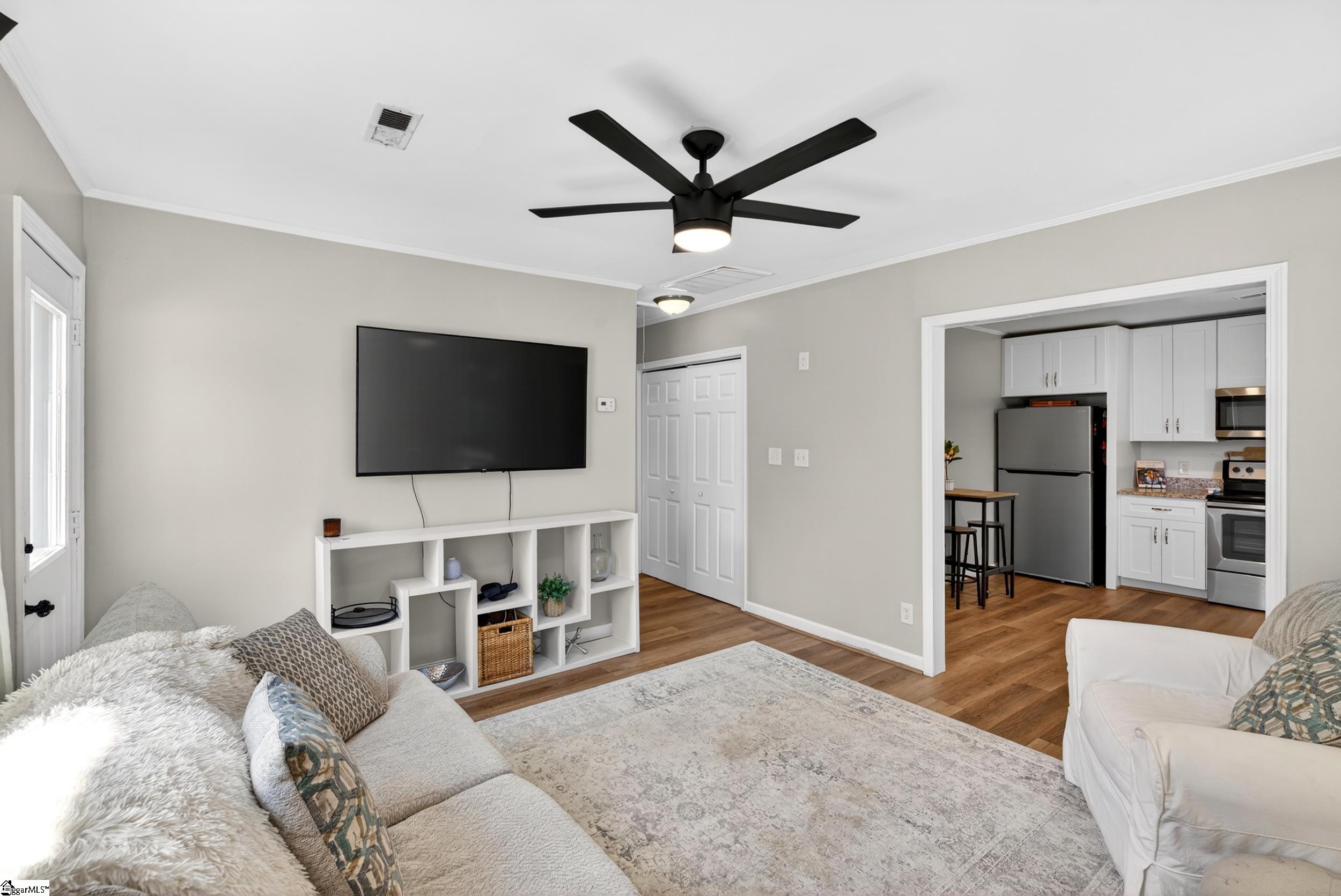 7 Burns Circle Property Photo 3