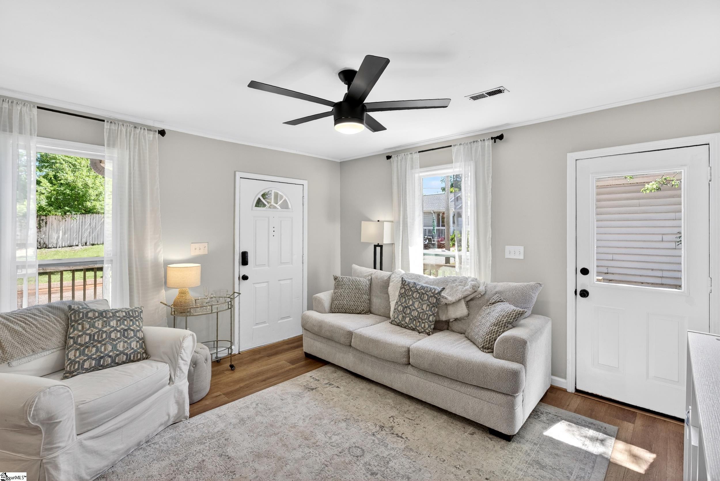 7 Burns Circle Property Photo 4