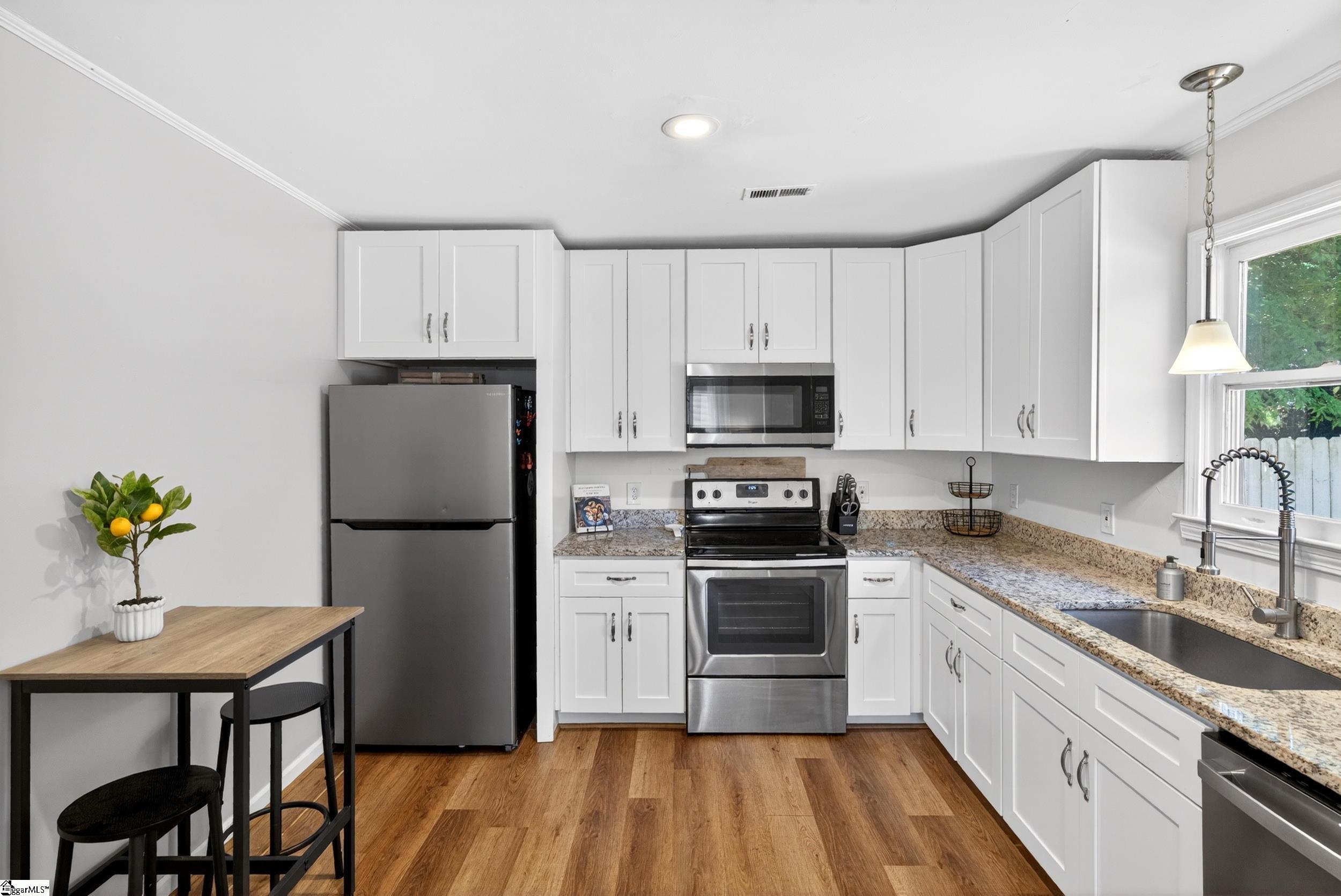 7 Burns Circle Property Photo 6