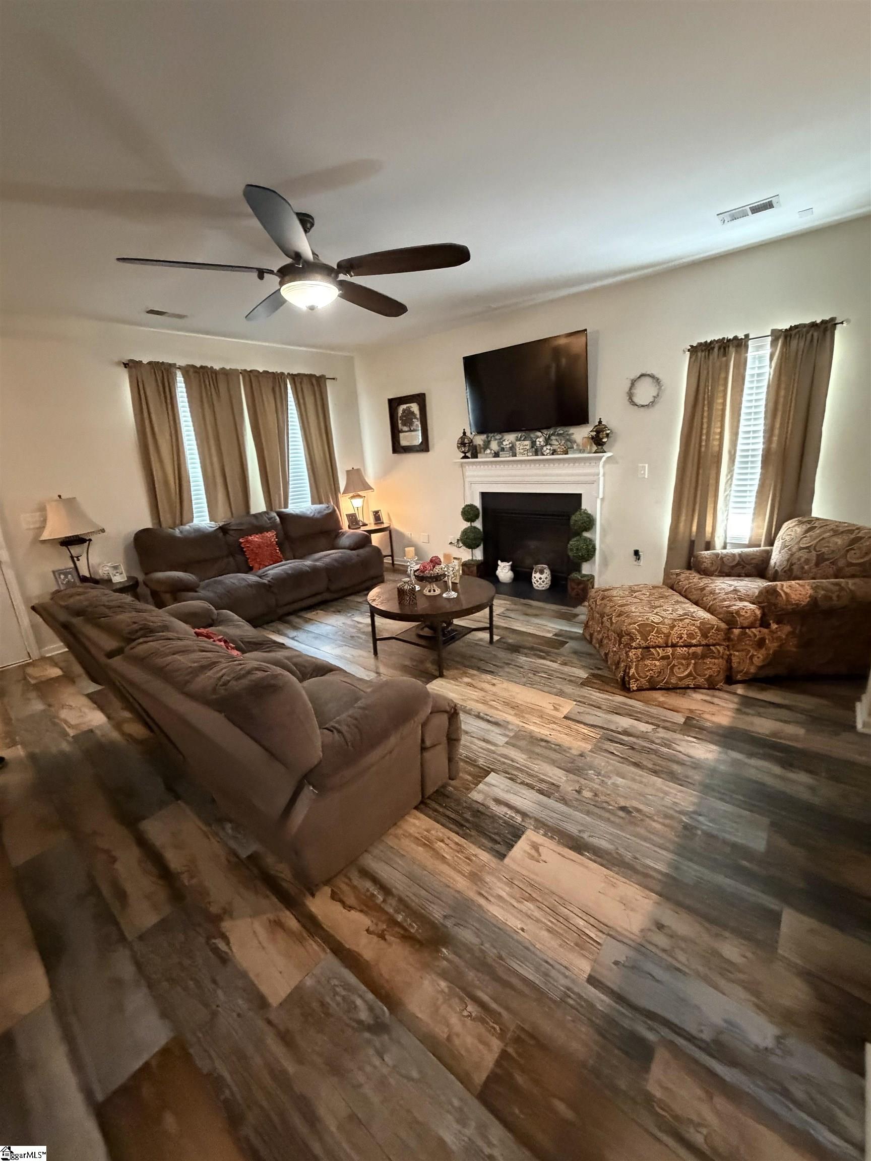 267 Castleton Circle Property Photo 4