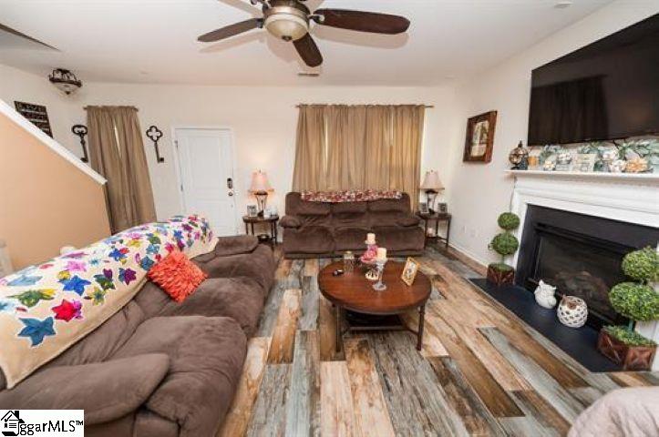 267 Castleton Circle Property Photo 6