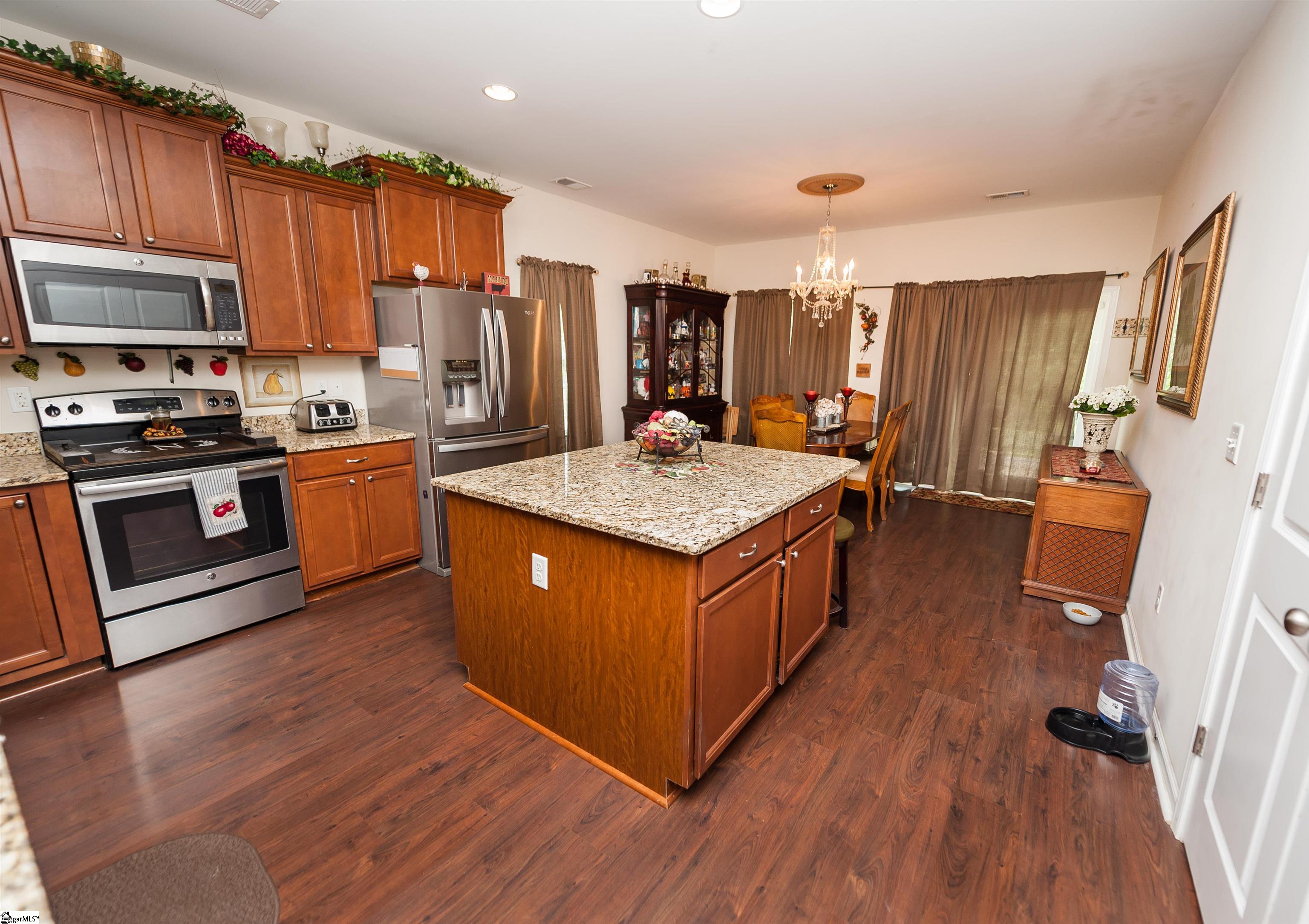 267 Castleton Circle Property Photo 8