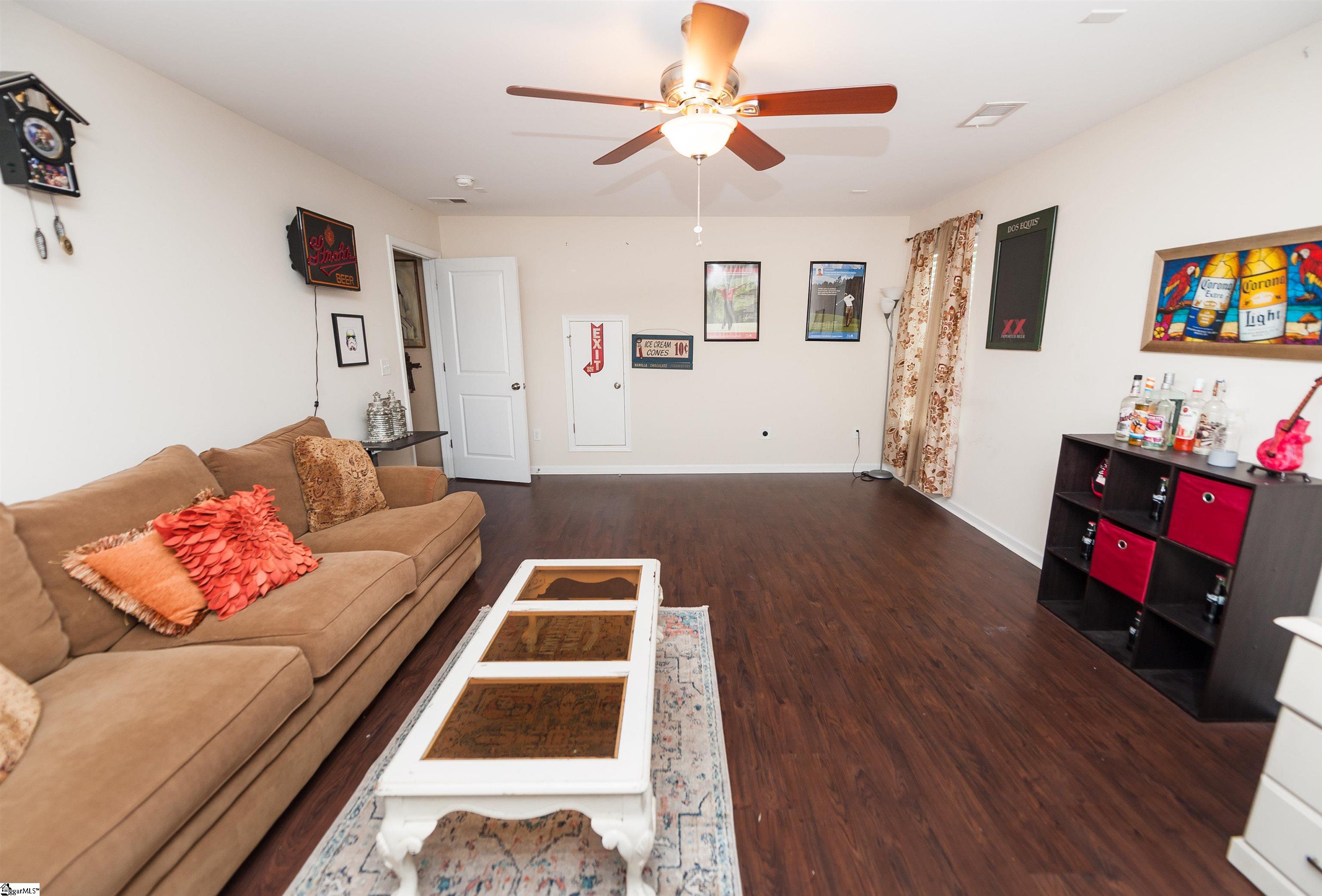 267 Castleton Circle Property Photo 15
