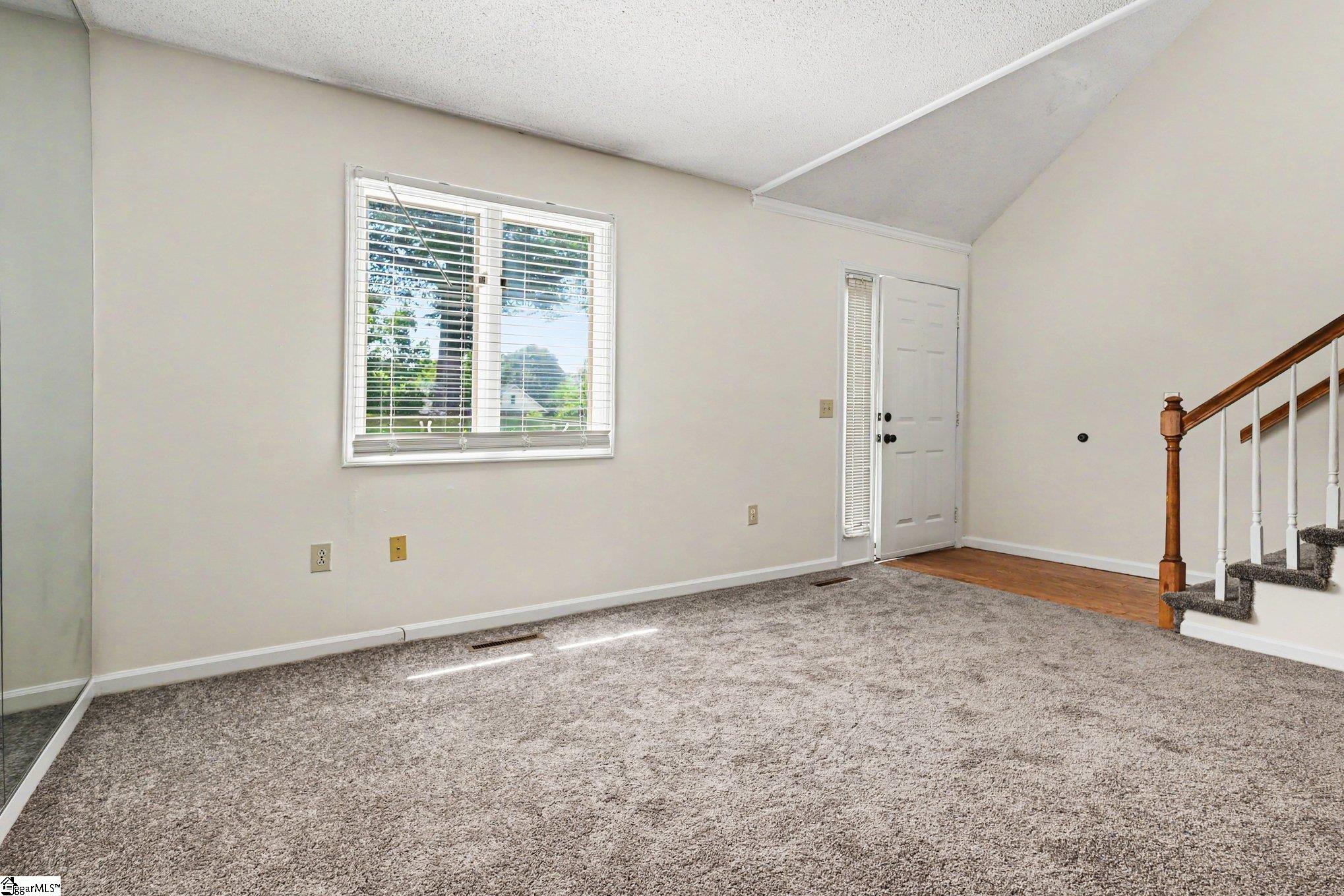 101 Fairway Oaks Lane Property Photo 4