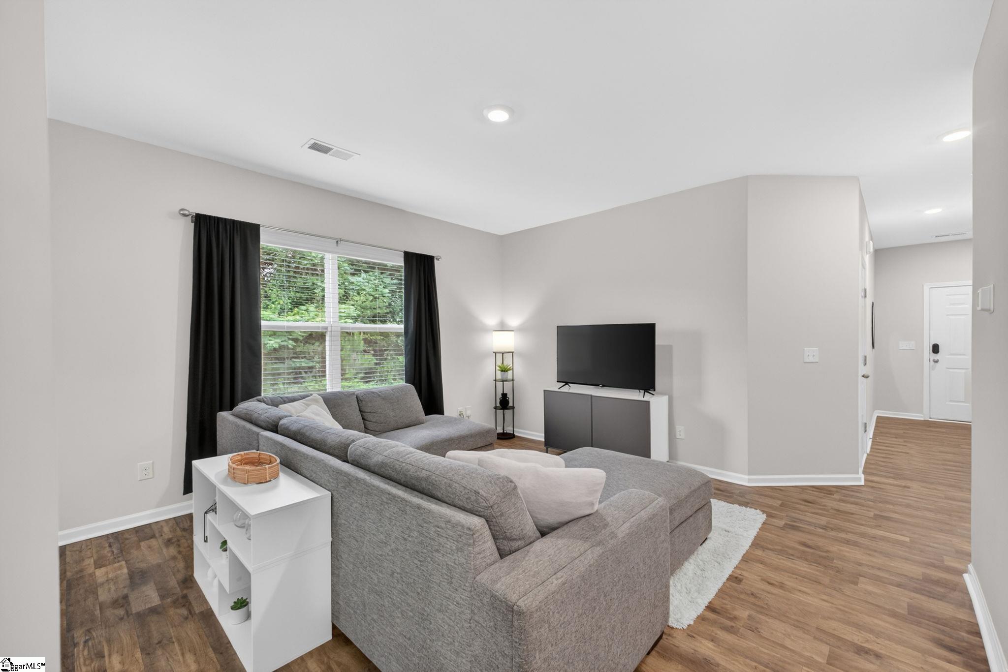 125 Southridge Court Property Photo 3