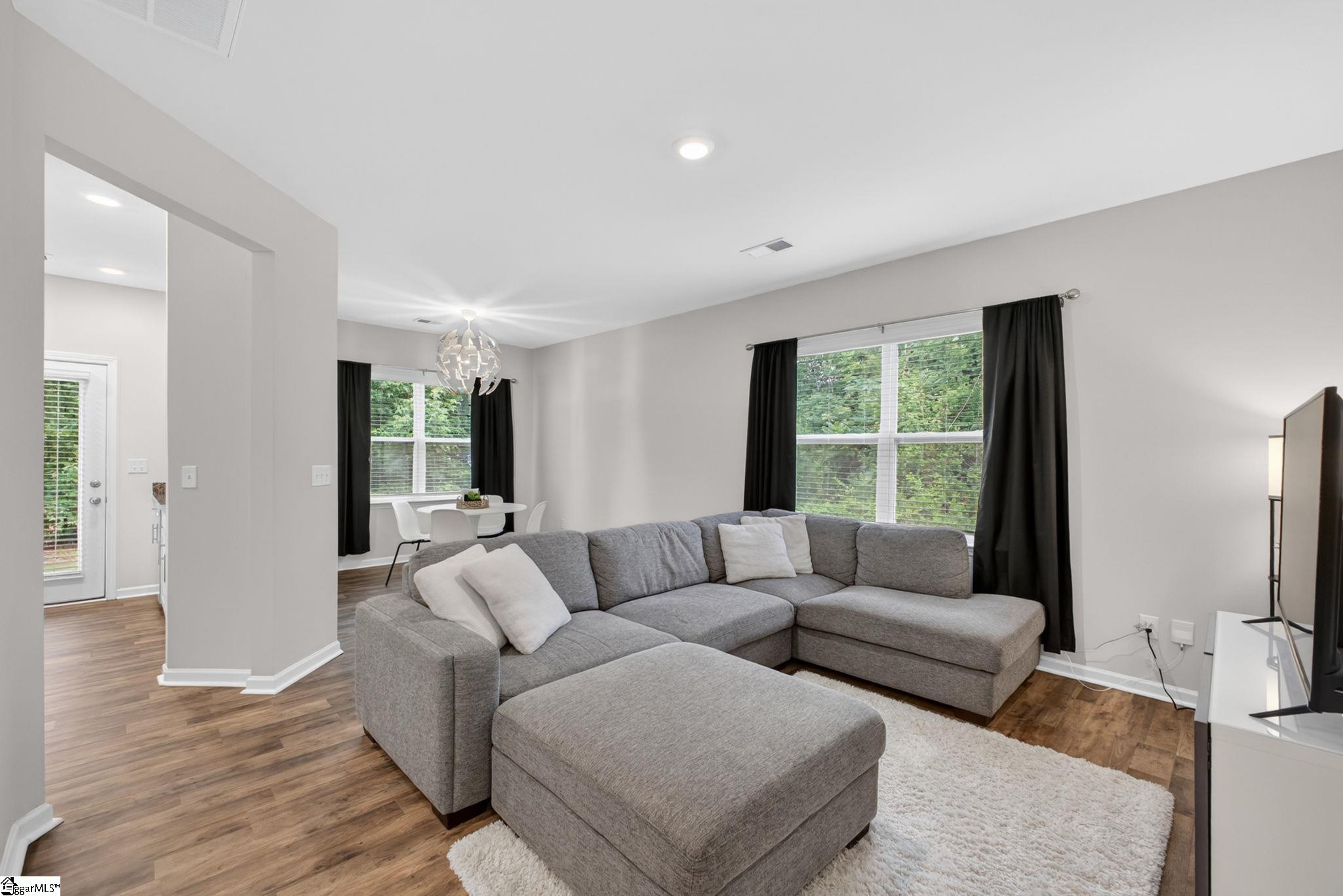 125 Southridge Court Property Photo 4