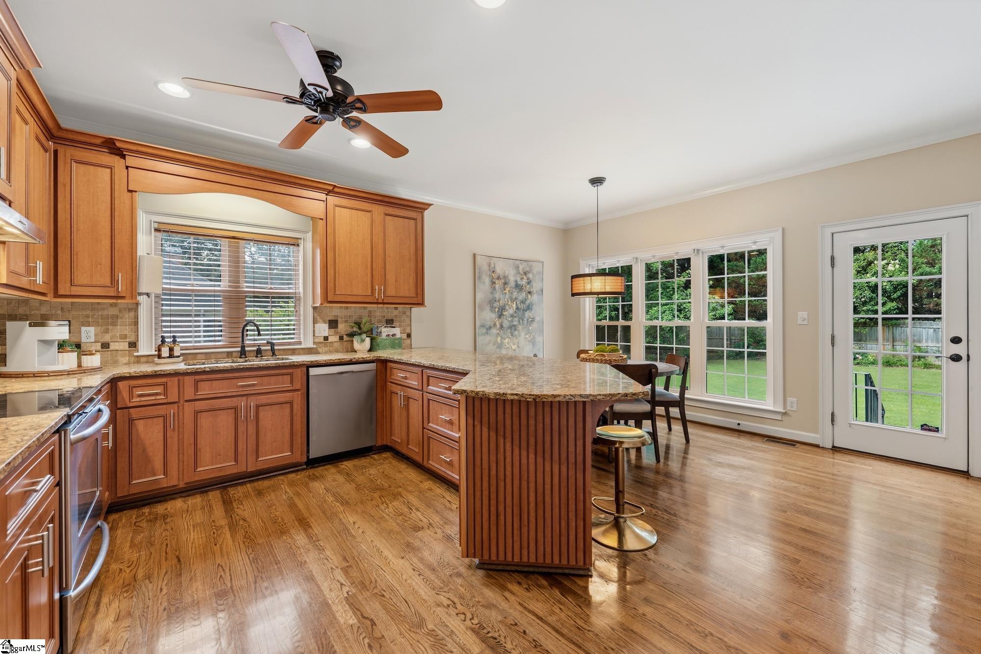 1594429 Property Photo 13