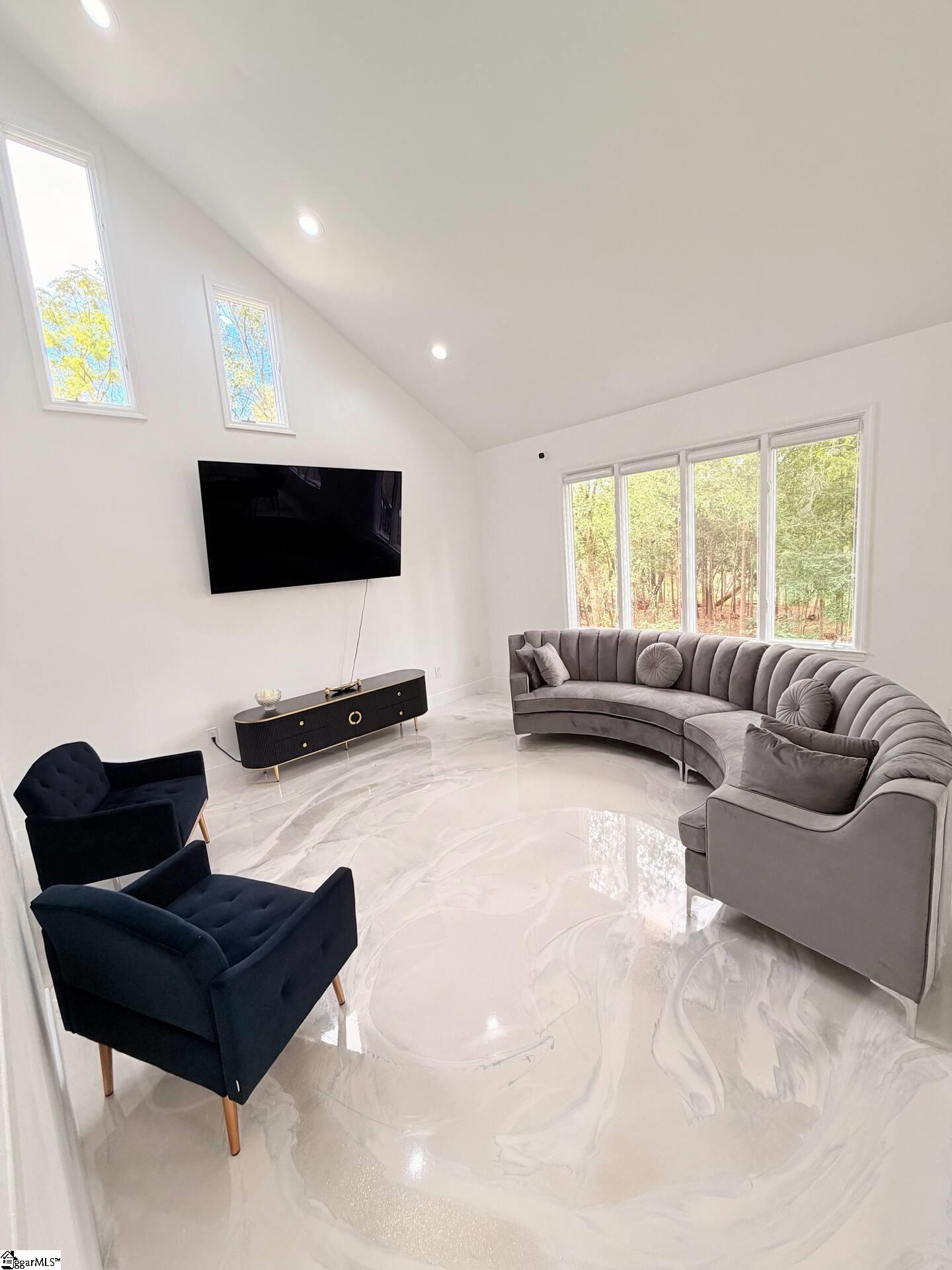 129 Sunset Point Property Photo 4