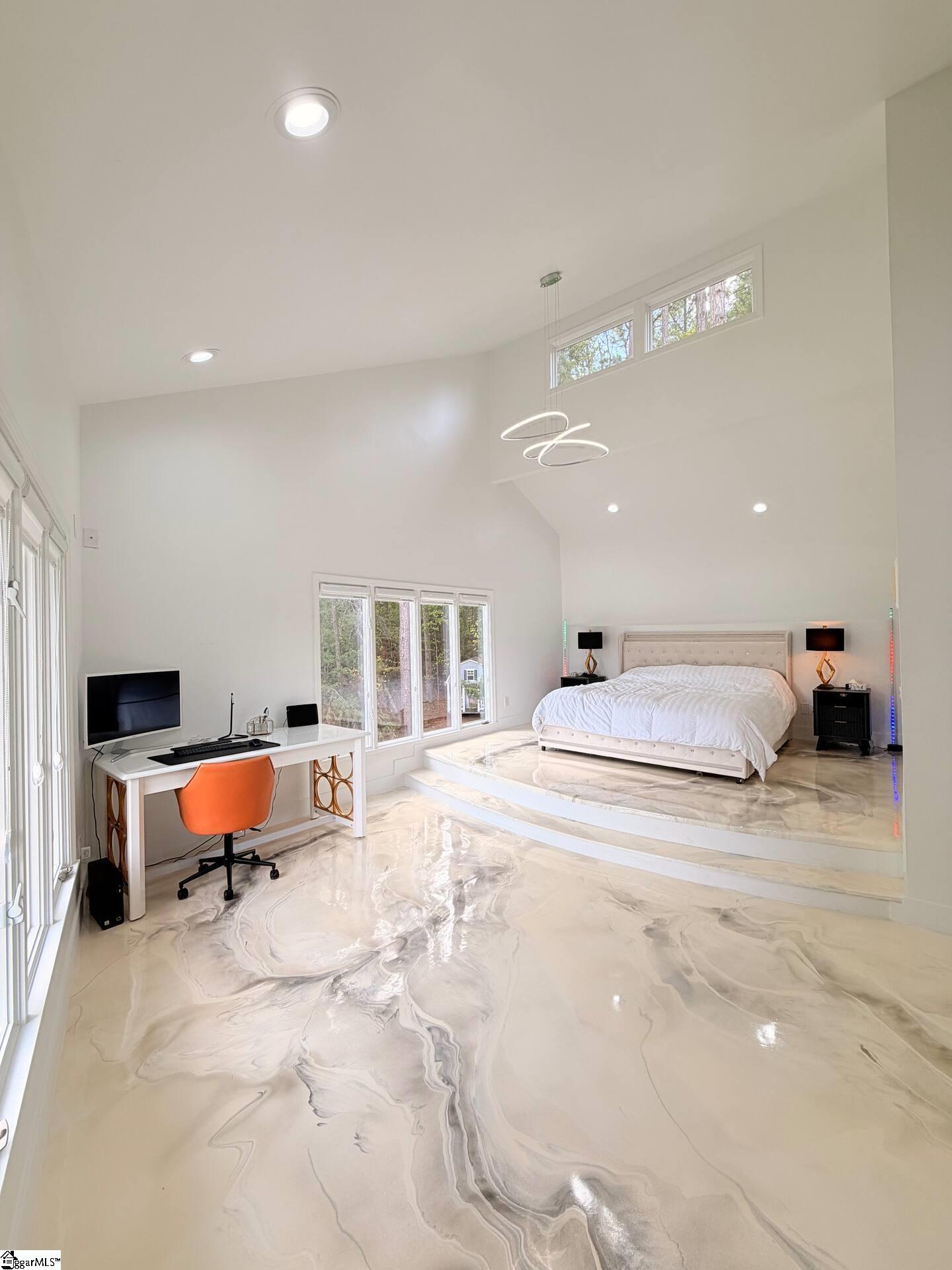 129 Sunset Point Property Photo 10