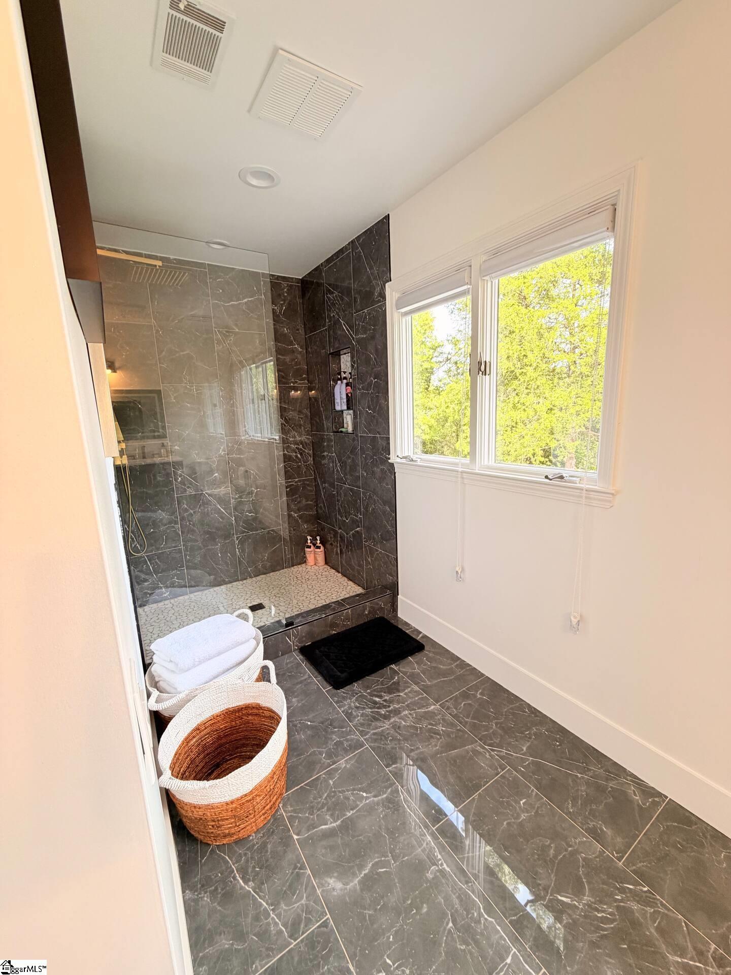 129 Sunset Point Property Photo 17