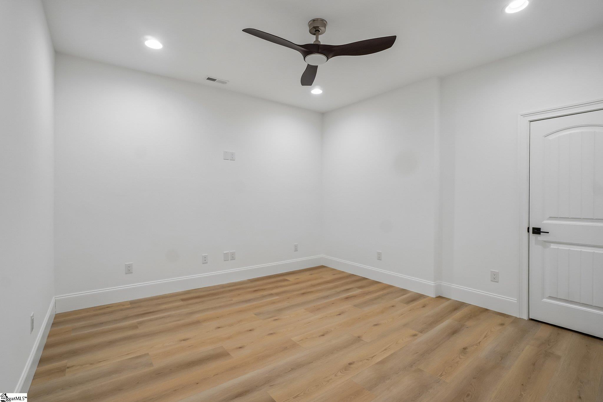 1594494 Property Photo 37