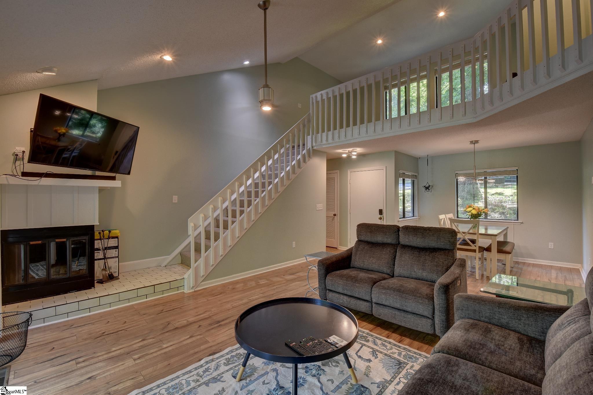 210 Harbor Cove Drive Property Photo 3