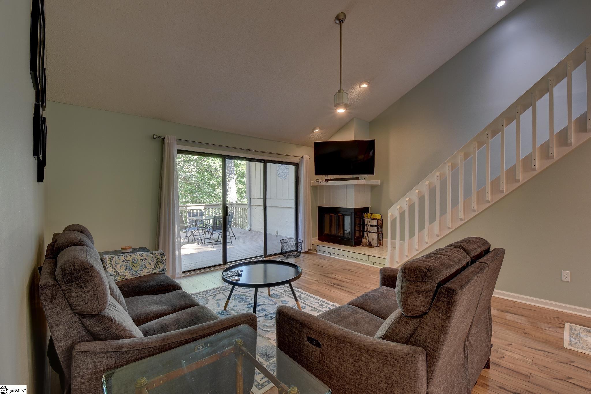 210 Harbor Cove Drive Property Photo 6