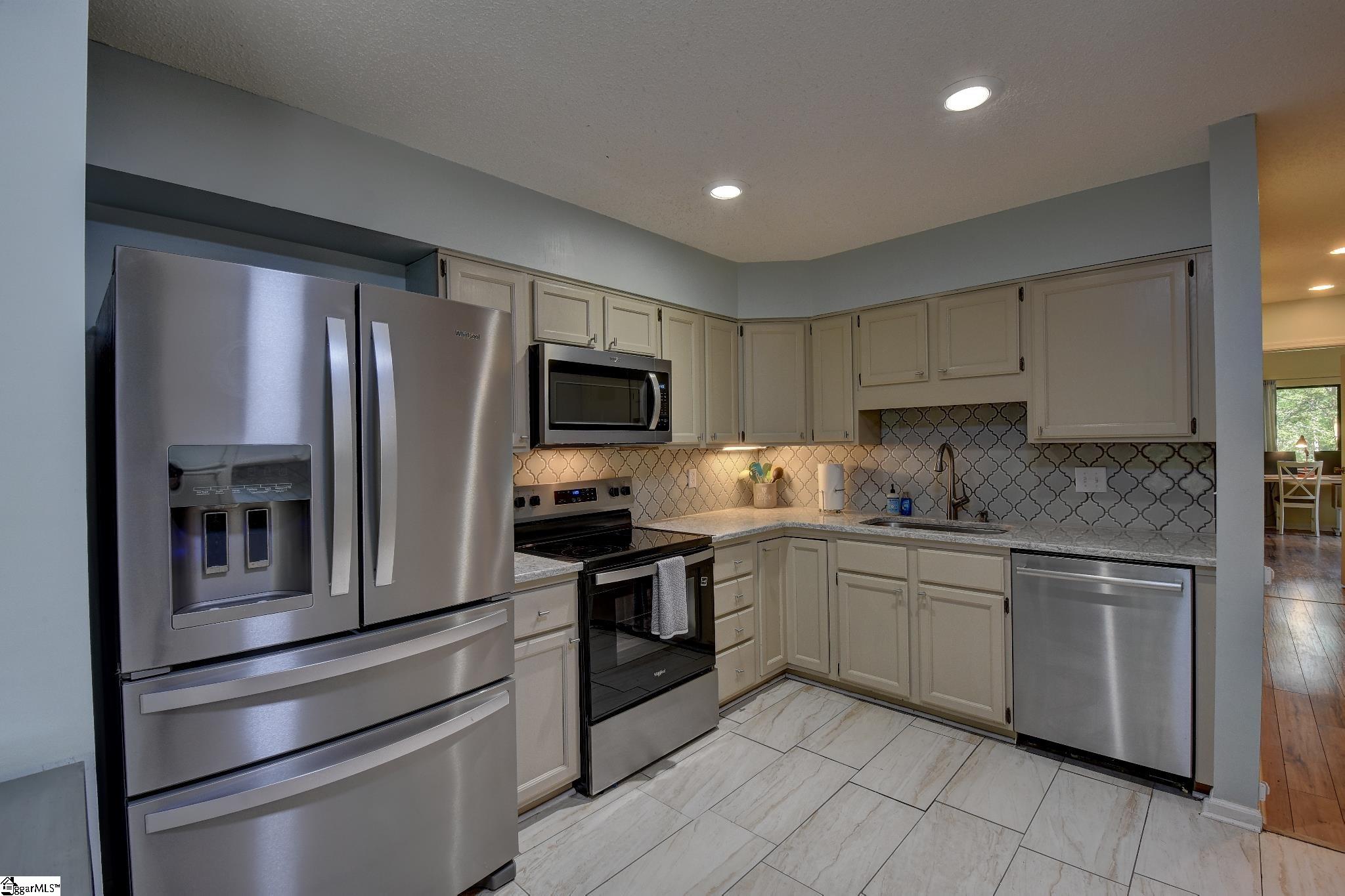 210 Harbor Cove Drive Property Photo 11