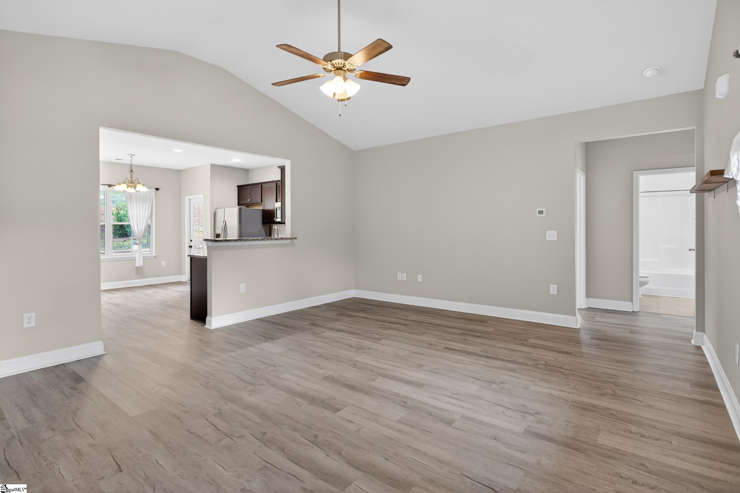 311 S Plainview Drive Property Photo 4
