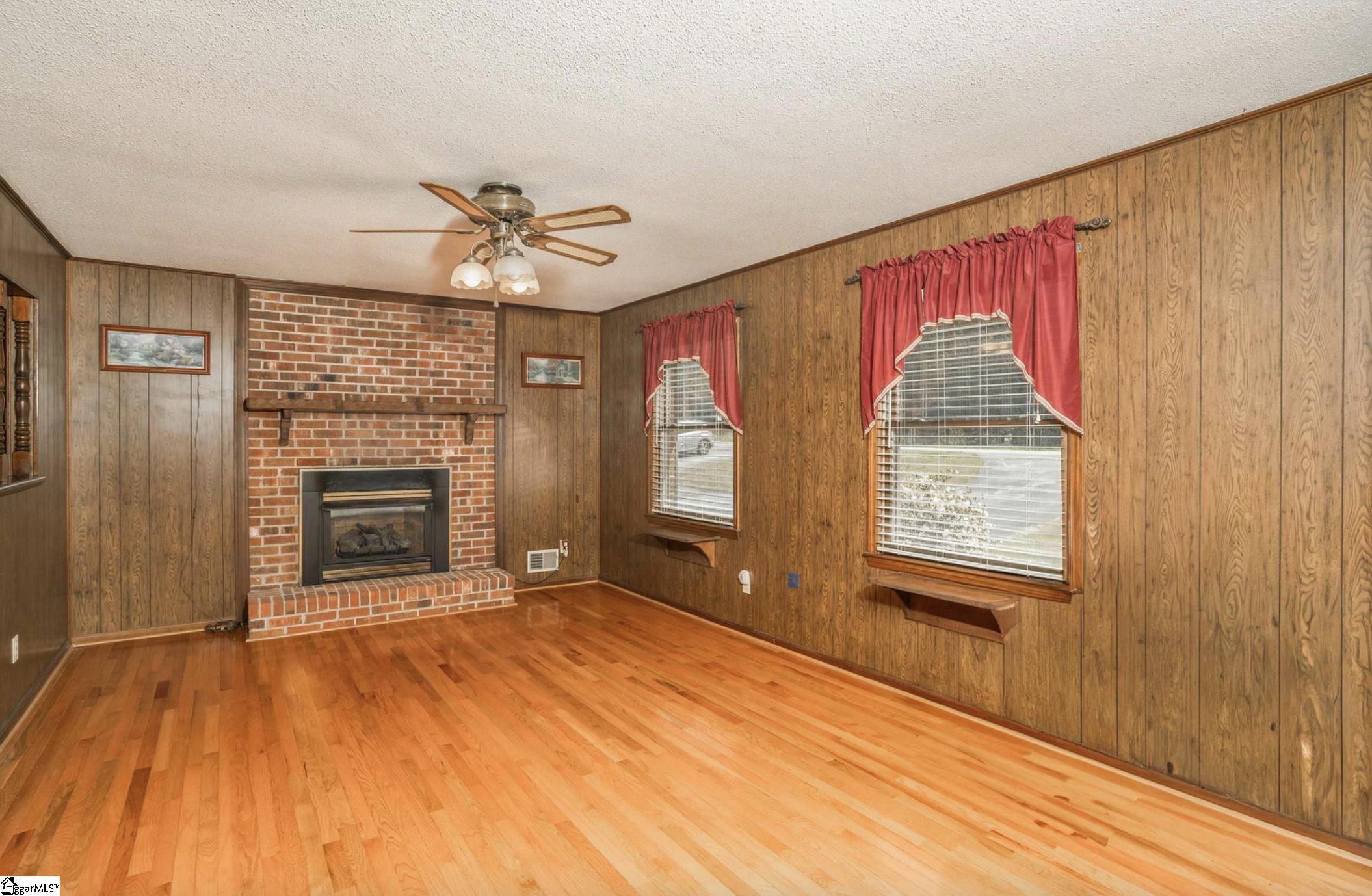 850 Forest Street Property Photo 4