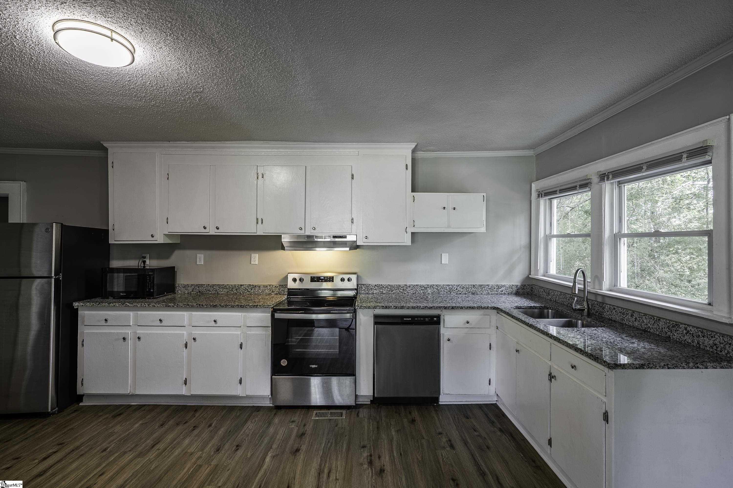 190 North Street Property Photo 15