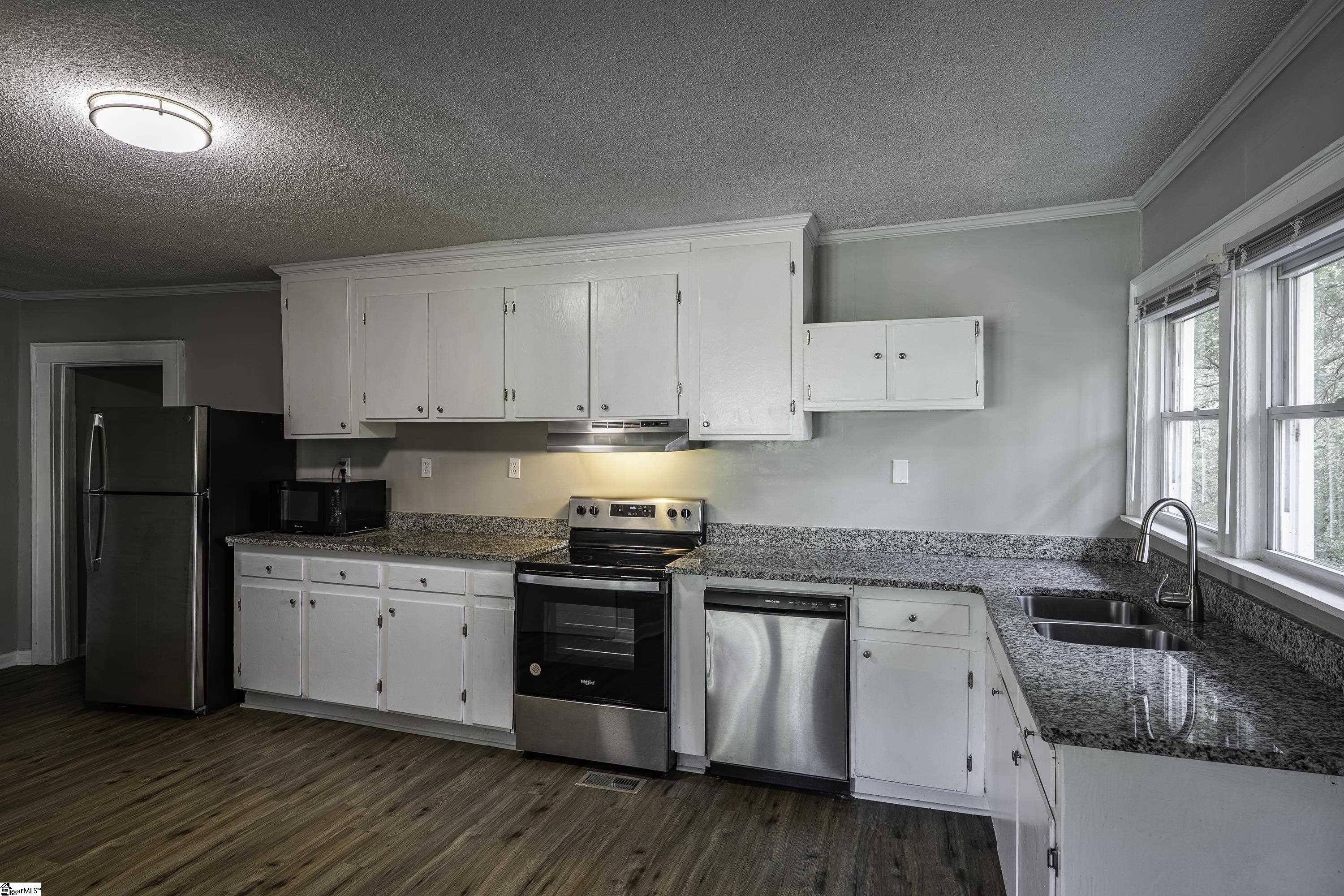 190 North Street Property Photo 16