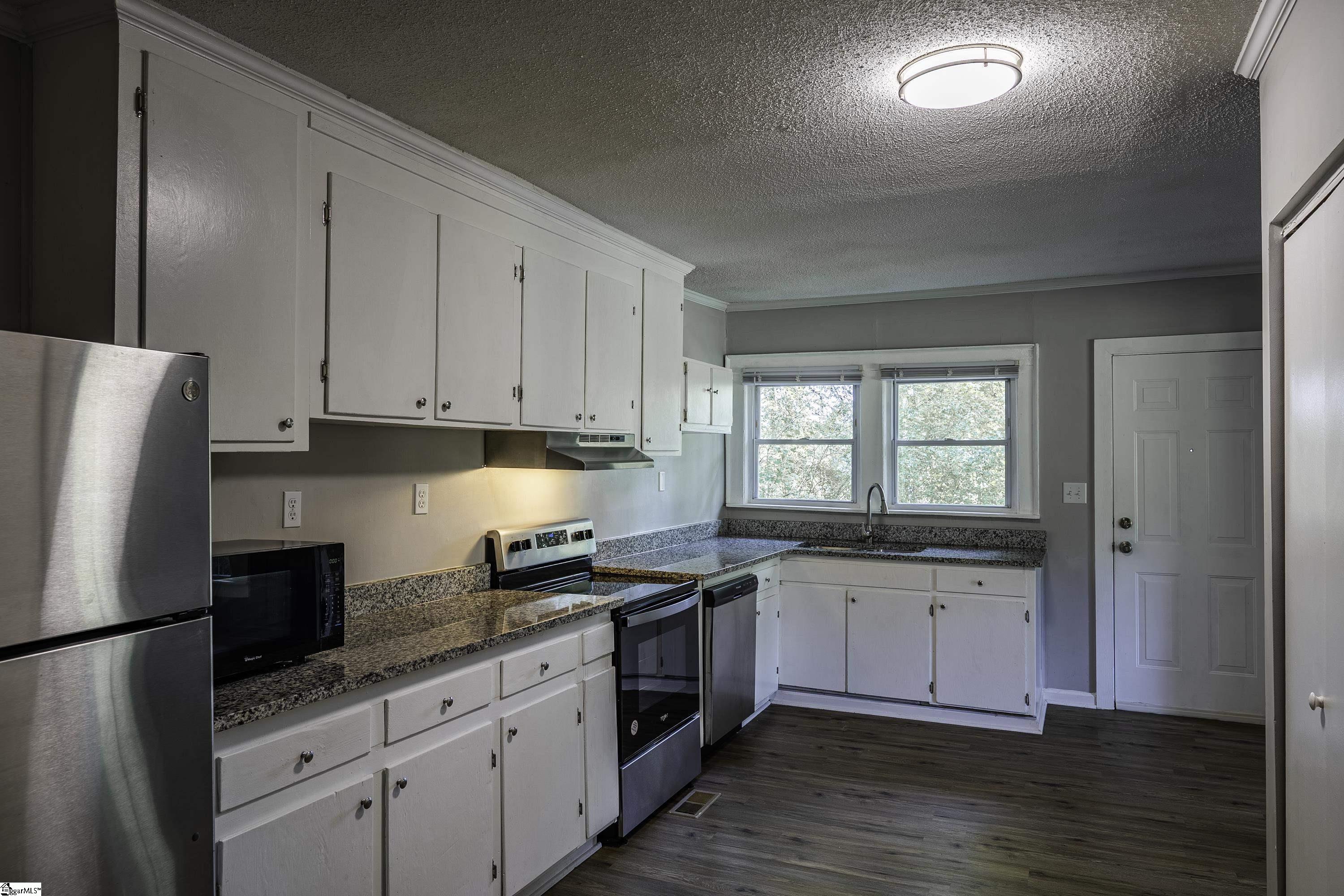 190 North Street Property Photo 18