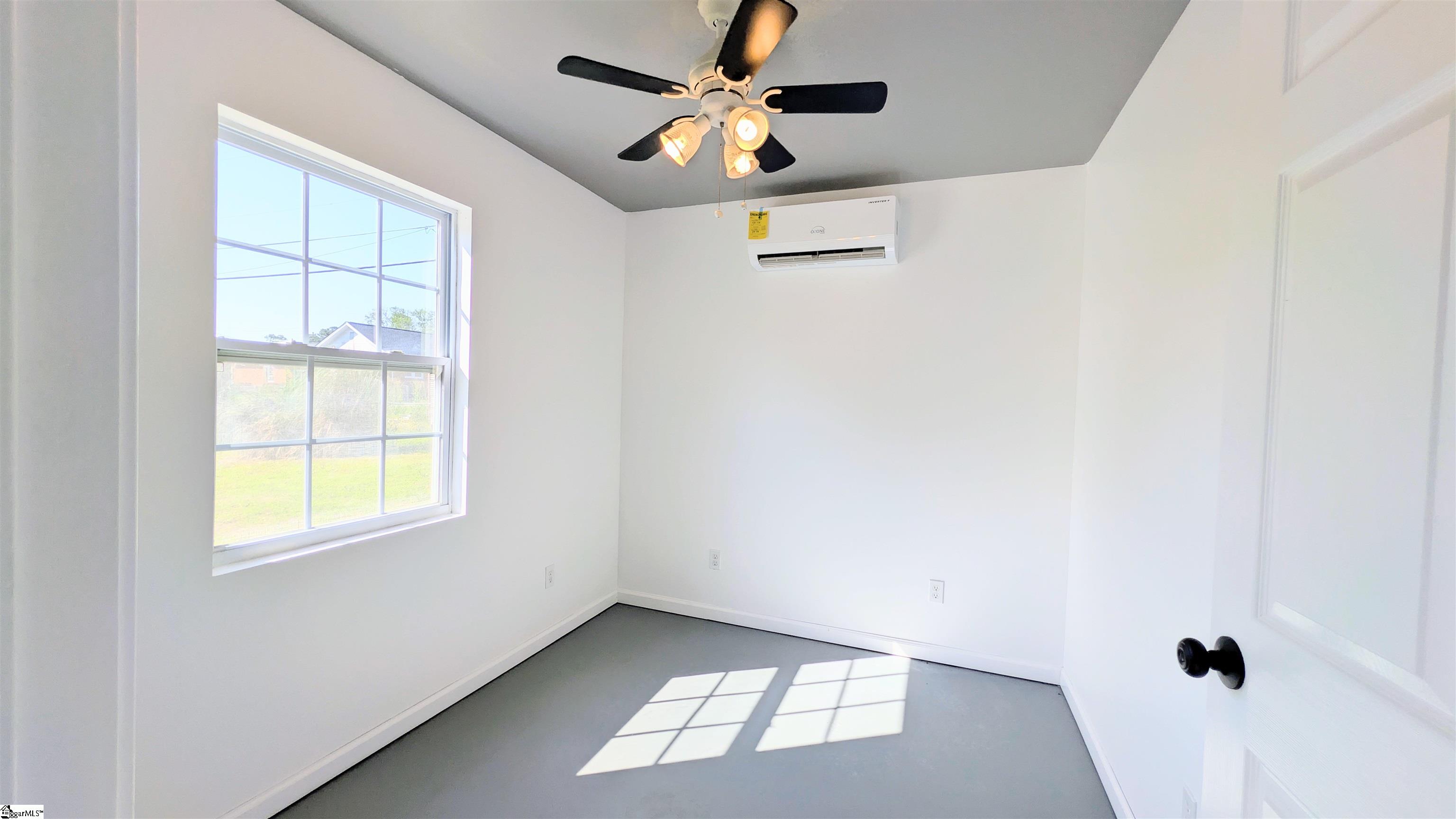 193 Laurel Street Property Photo 4