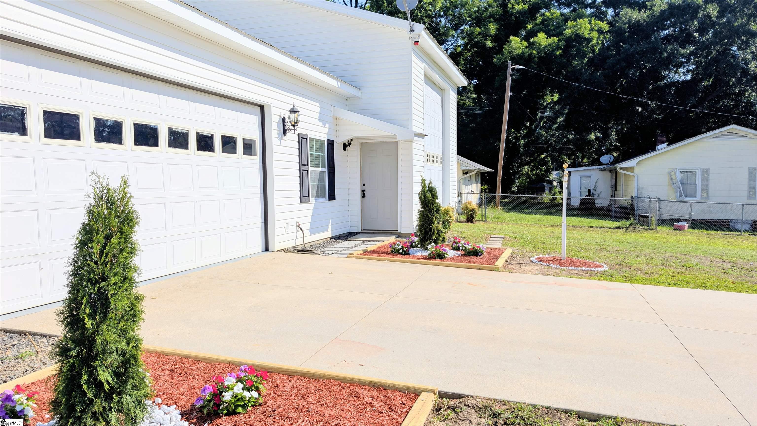 193 Laurel Street Property Photo 8
