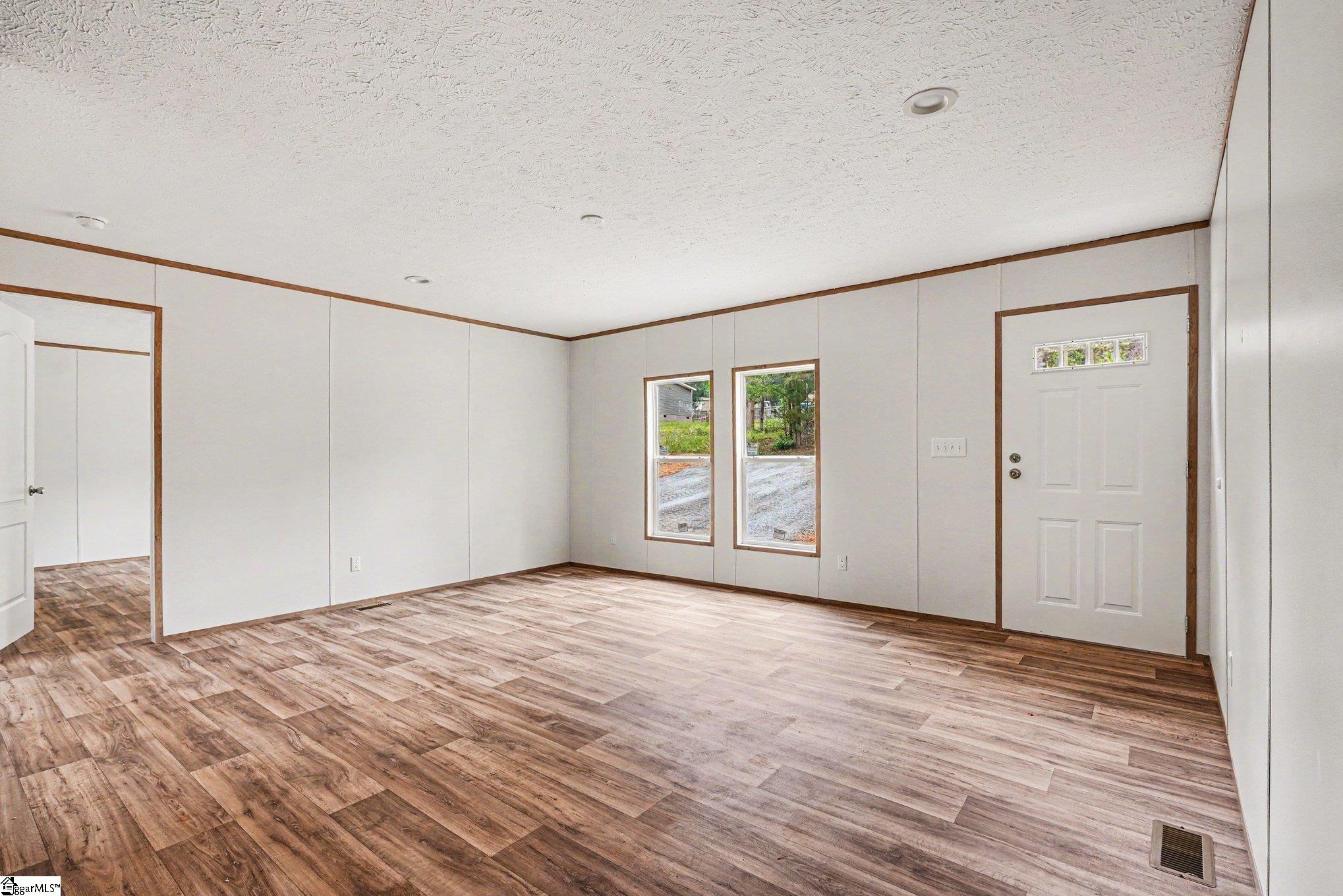 407 Cedar Ridge Drive Property Photo 4