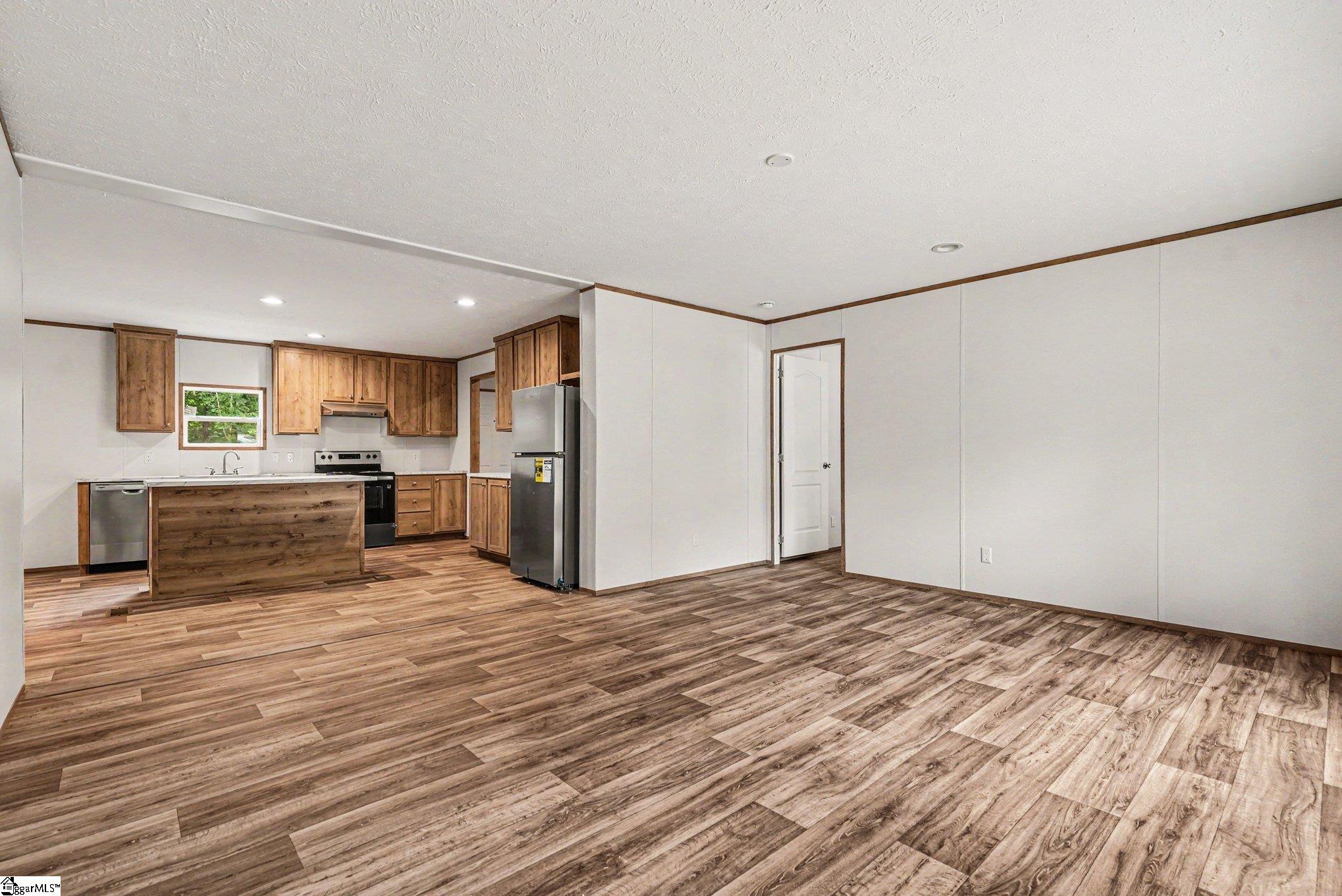 407 Cedar Ridge Drive Property Photo 6