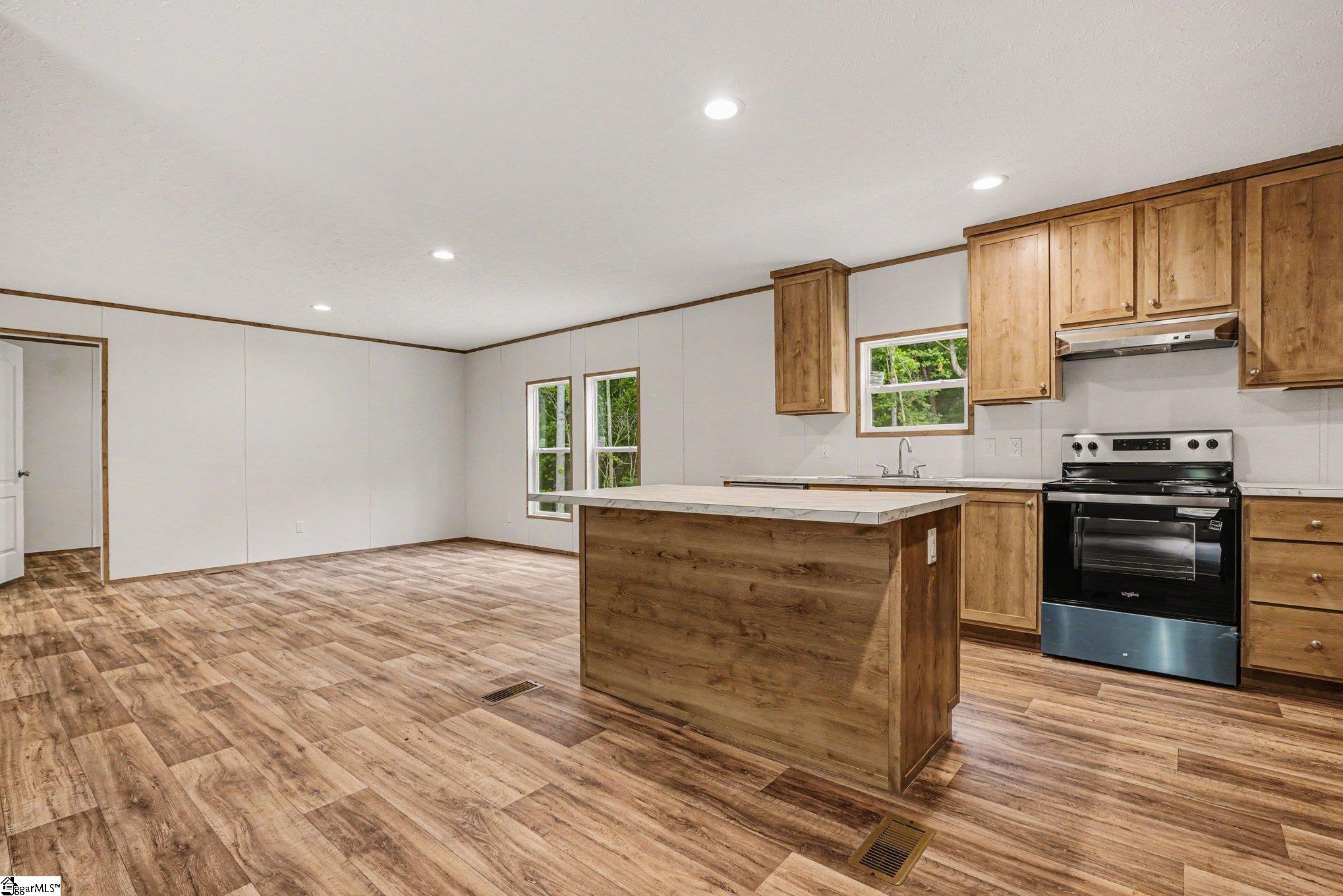 407 Cedar Ridge Drive Property Photo 10