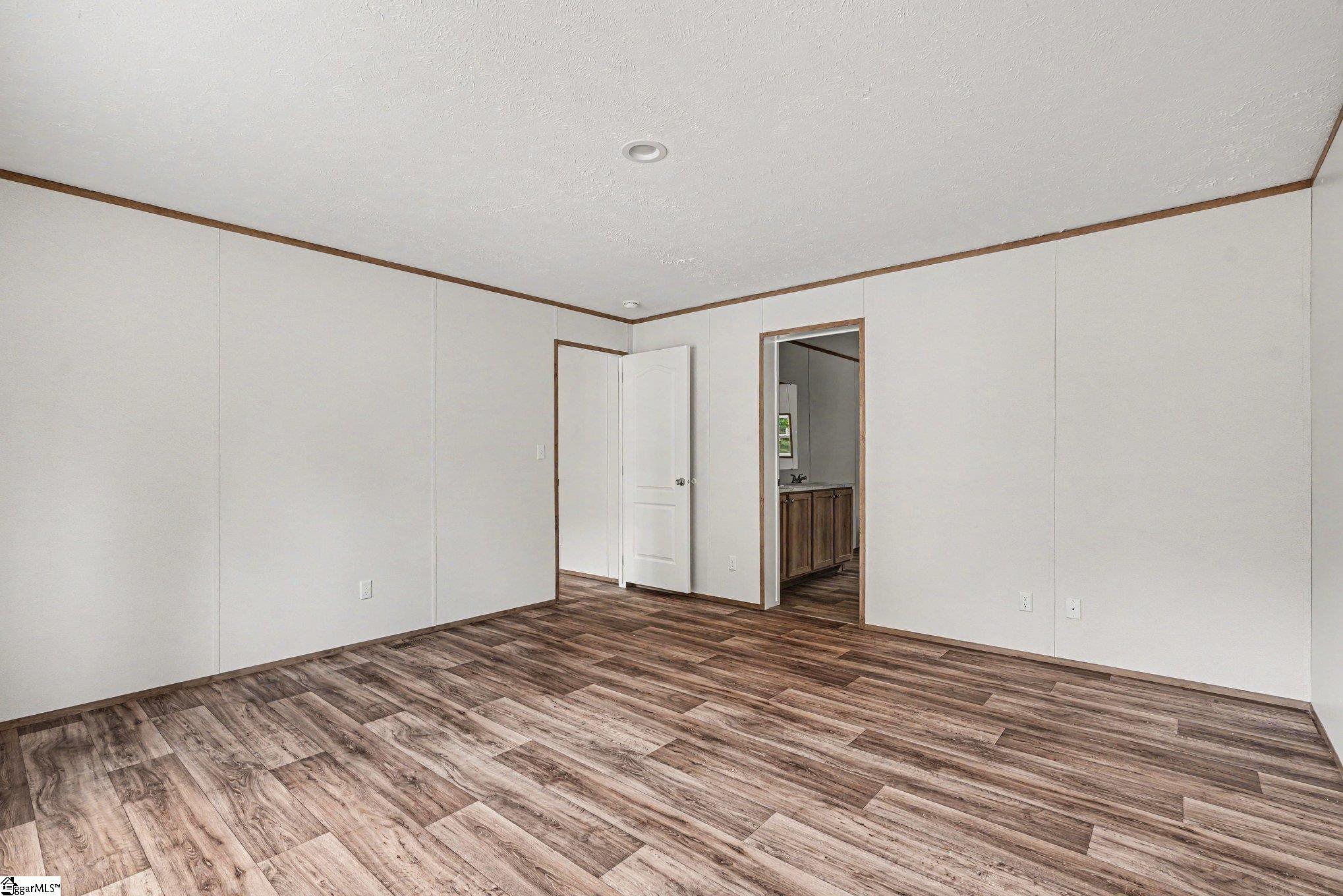 407 Cedar Ridge Drive Property Photo 16