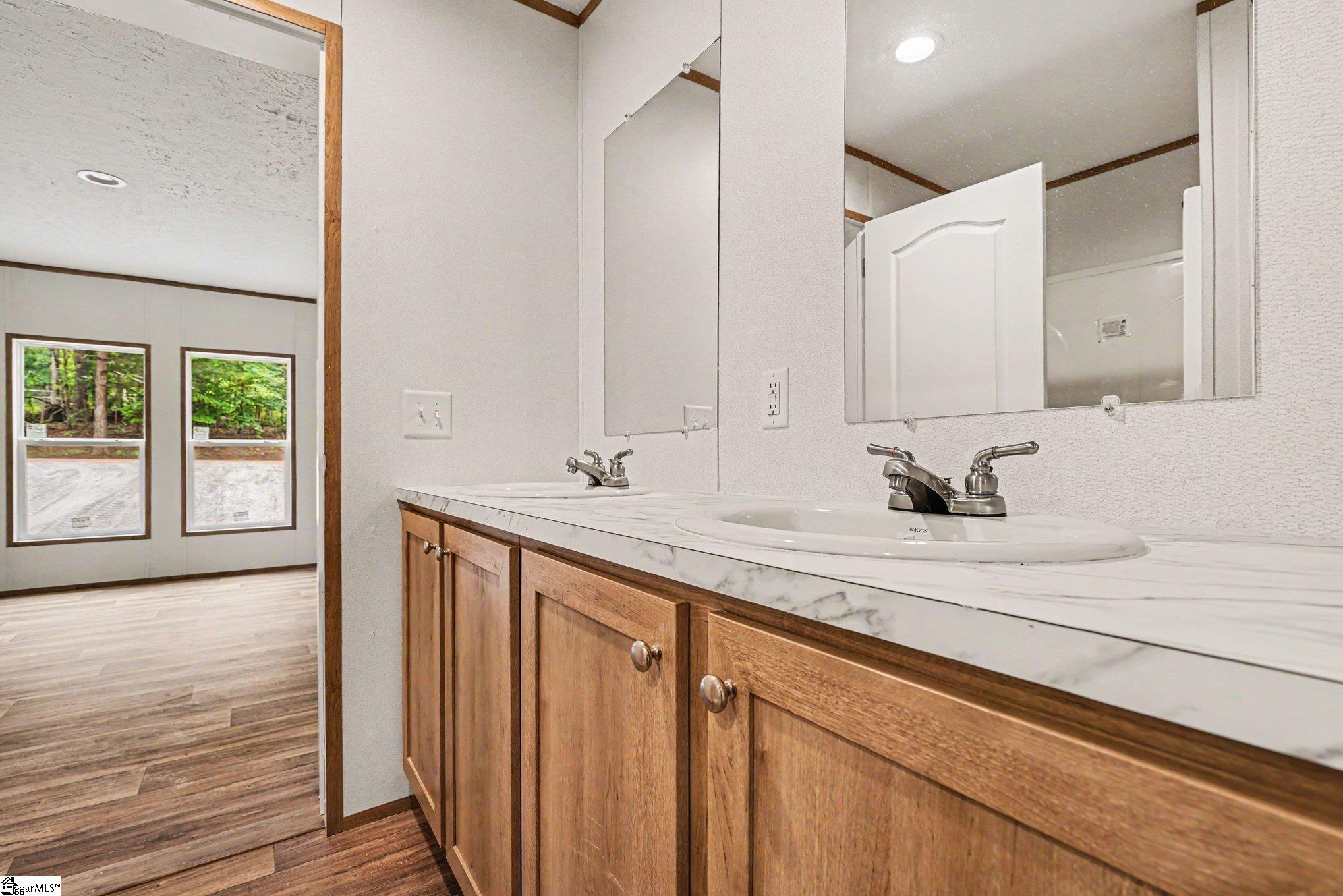407 Cedar Ridge Drive Property Photo 17