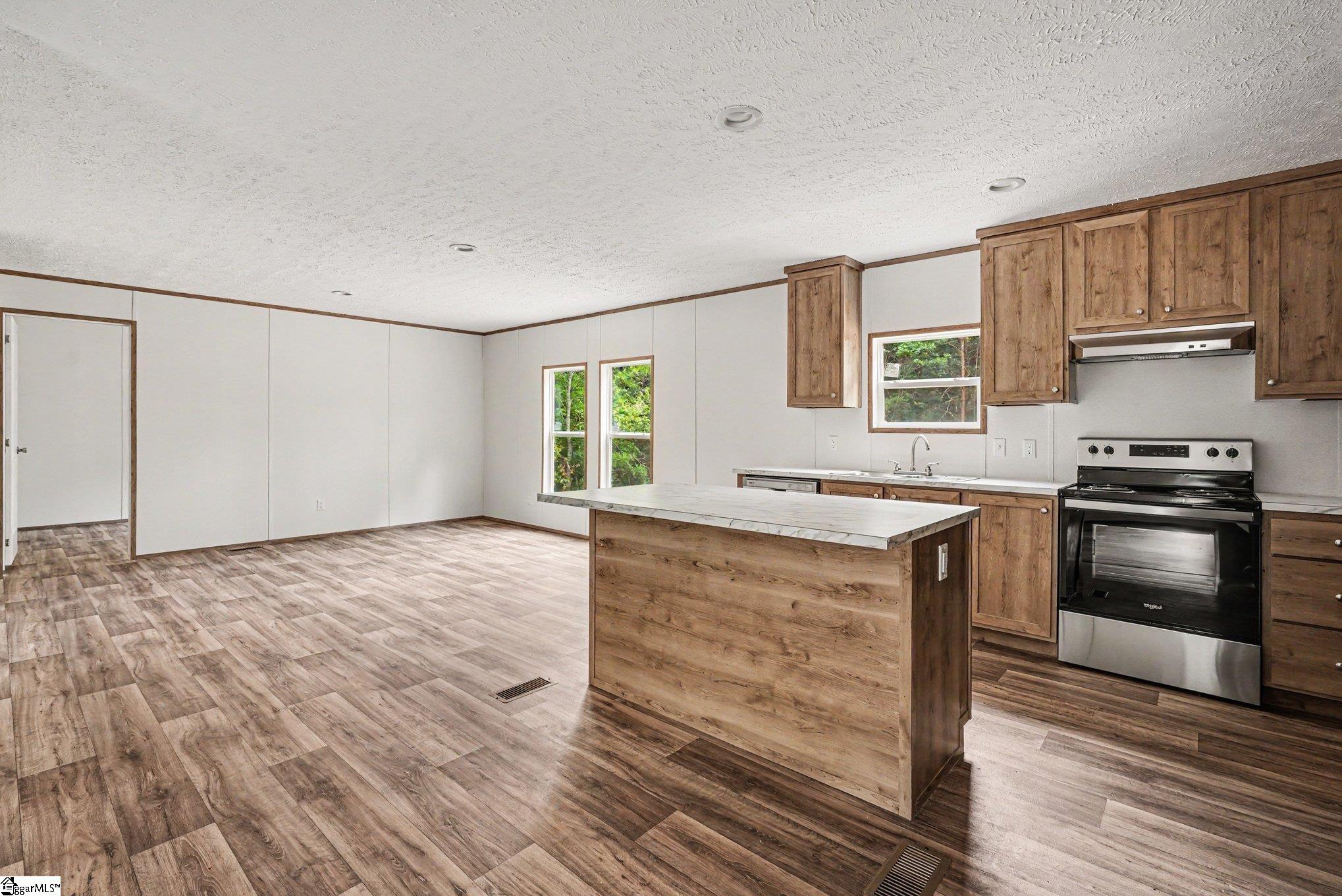 308 Tupelo Way Property Photo 6