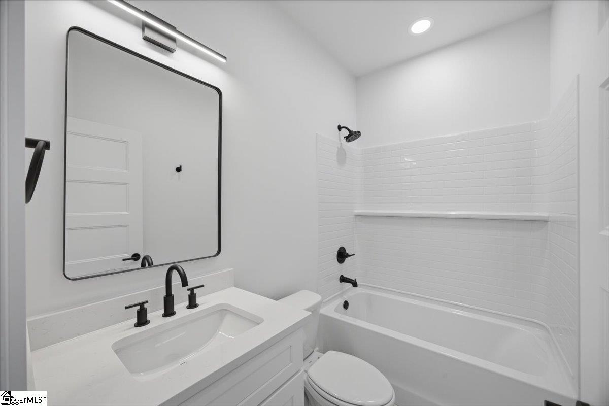 2033 Blessed Drive Property Photo 21