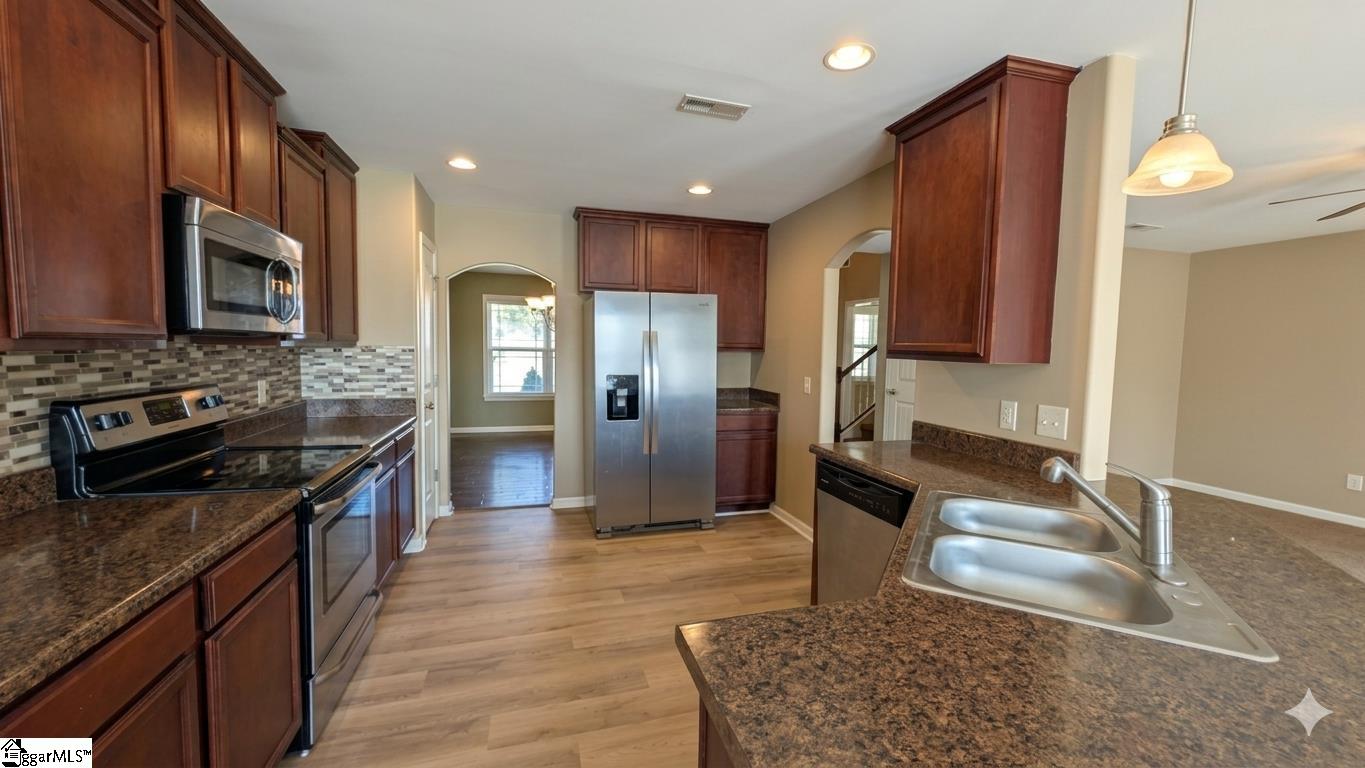104 Terilyn Court Property Photo 8