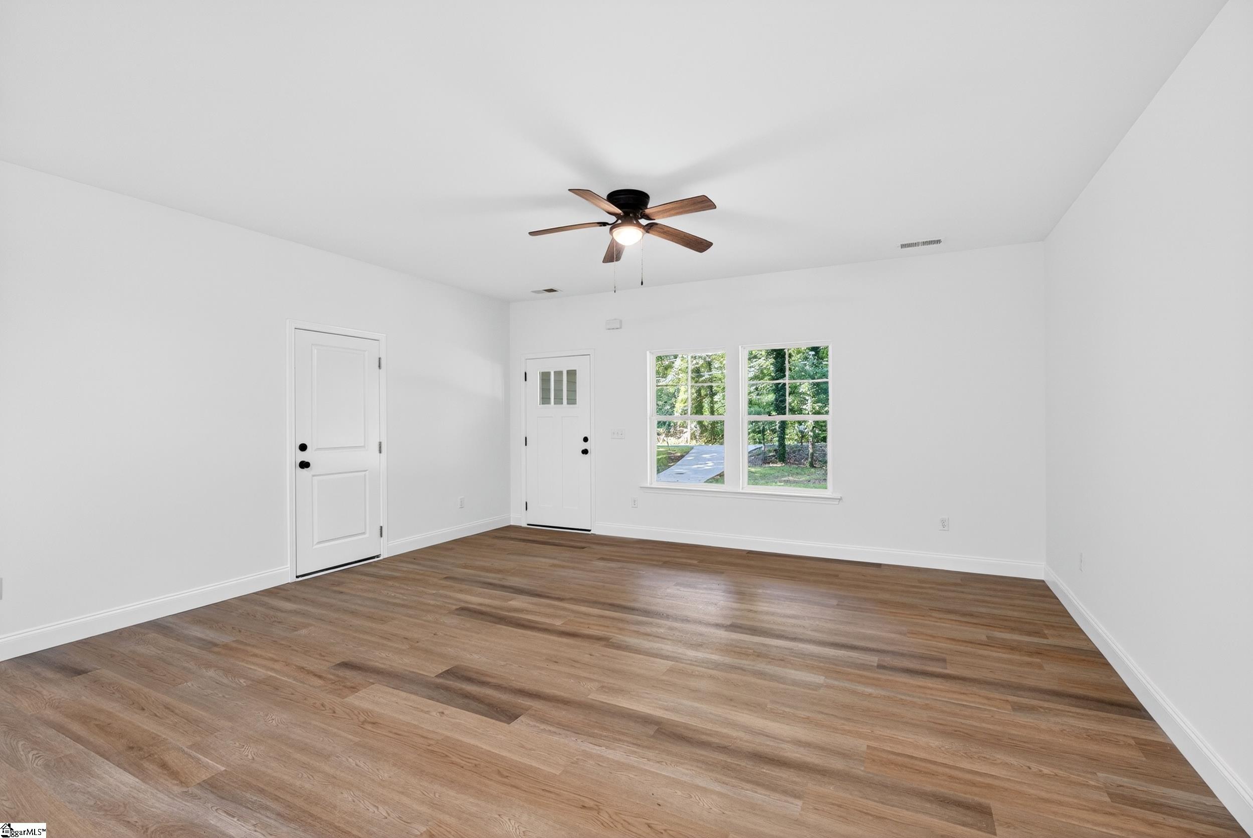180 Anita Drive Property Photo 6