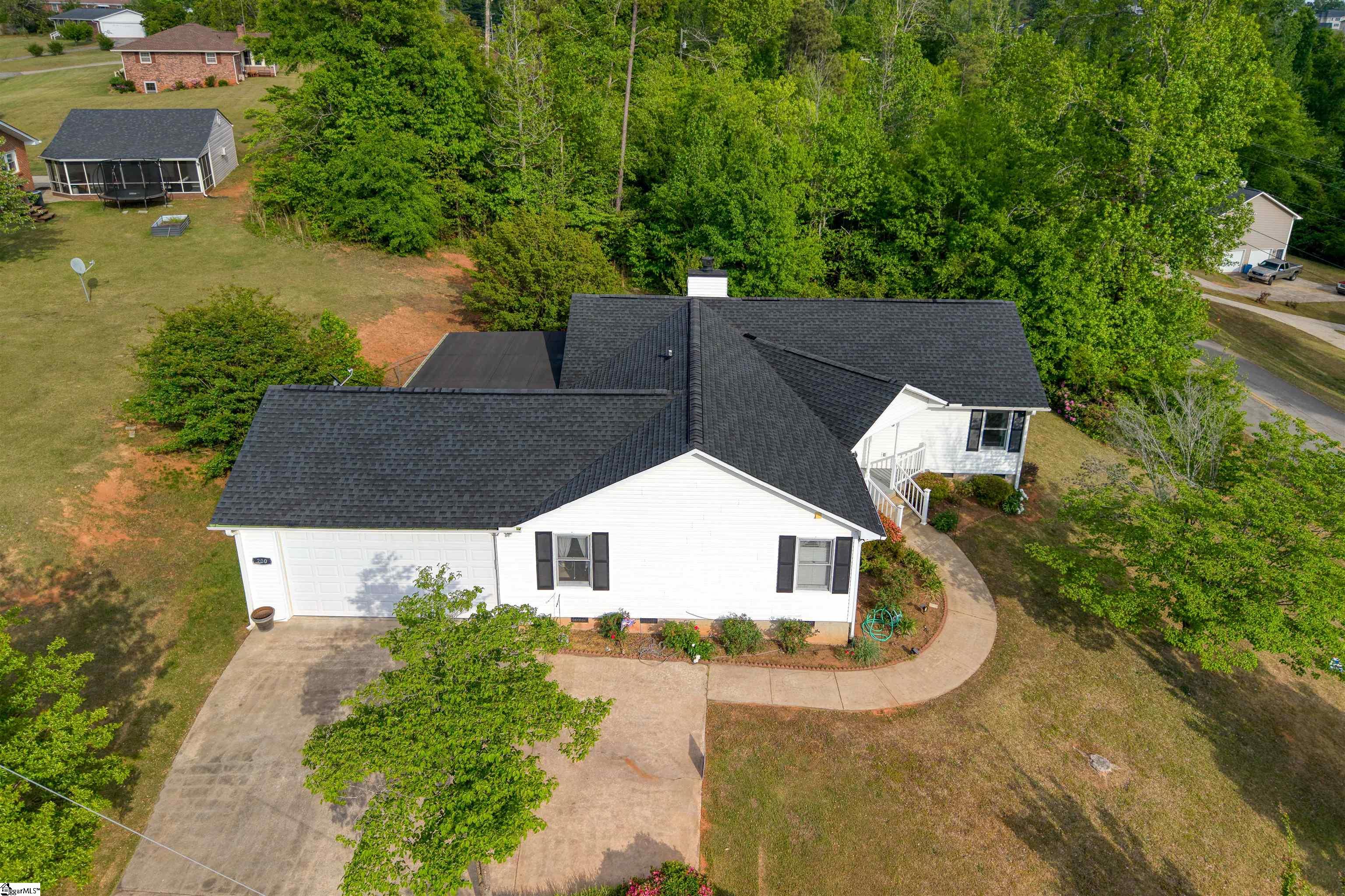 200 Leila Street Property Photo 3