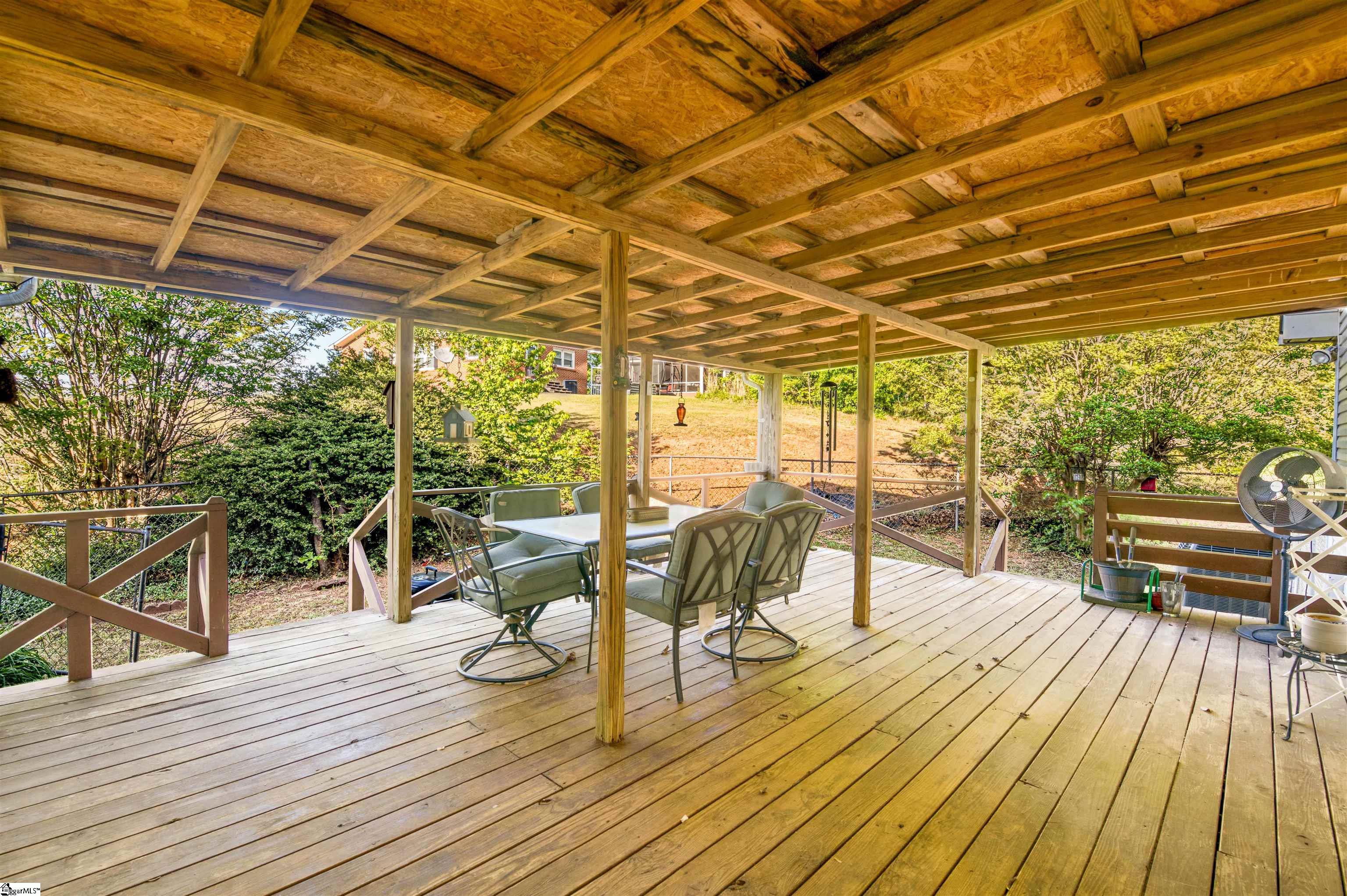 200 Leila Street Property Photo 27