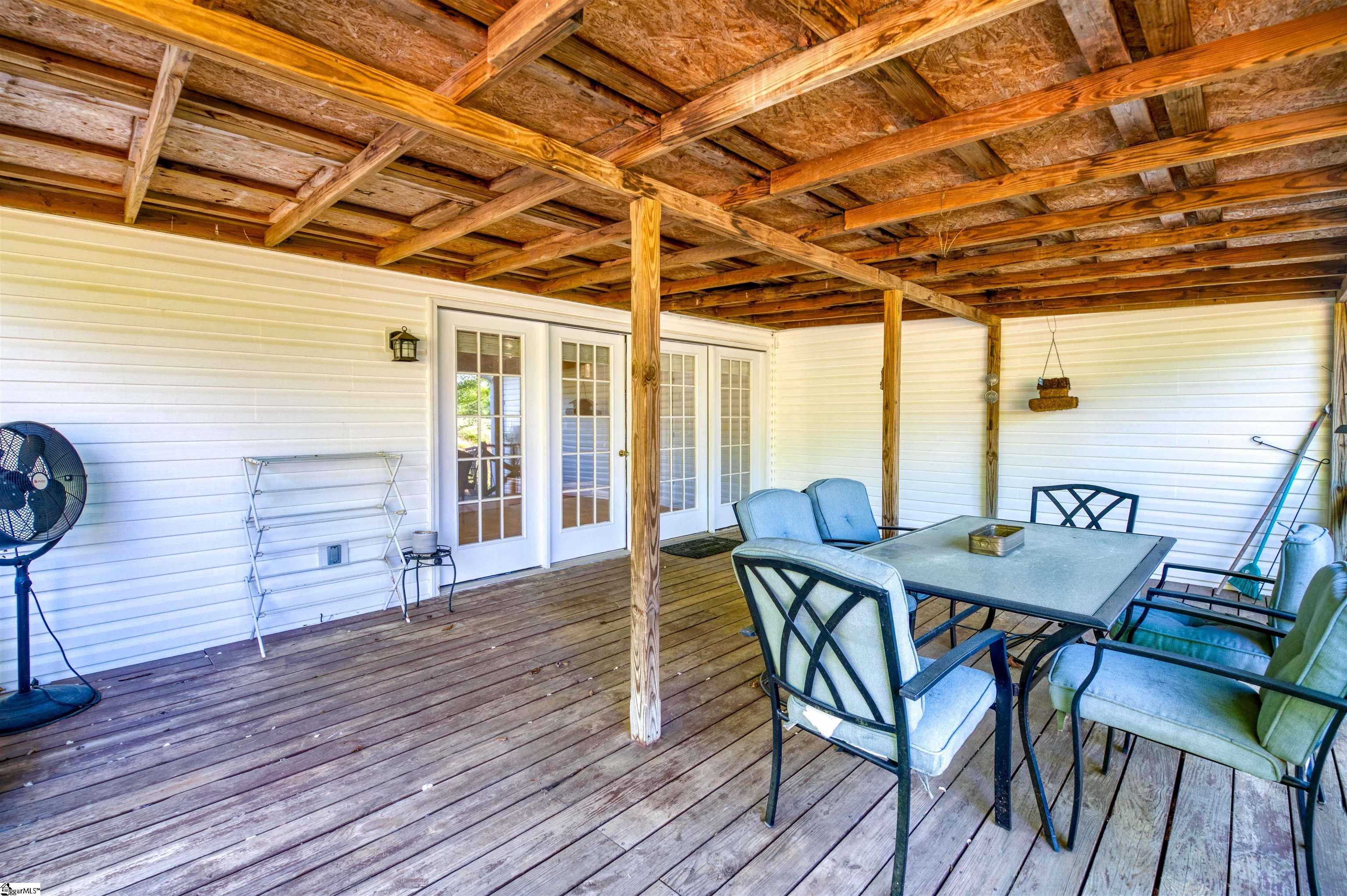 200 Leila Street Property Photo 28