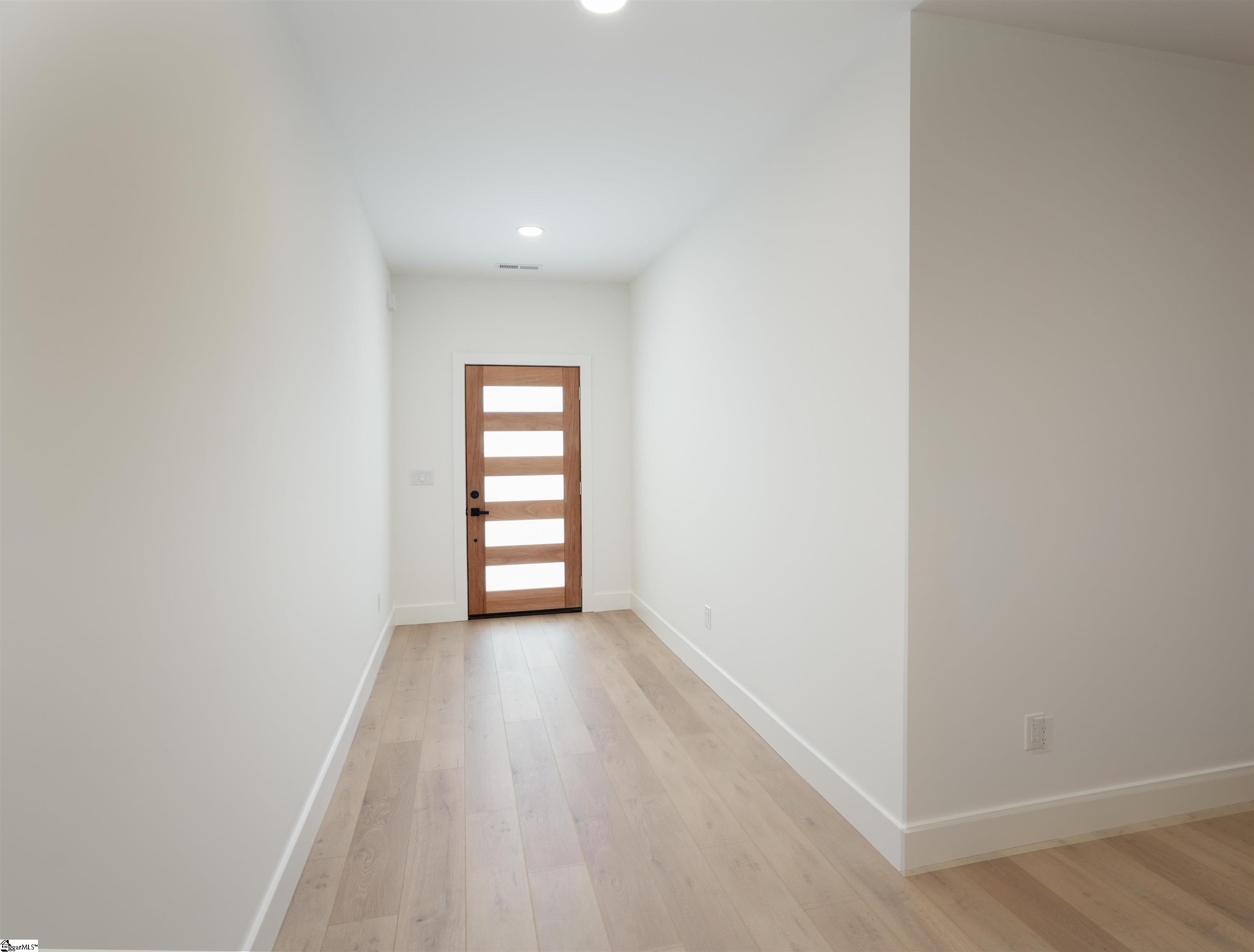 248 Queensbury Way Property Photo 4
