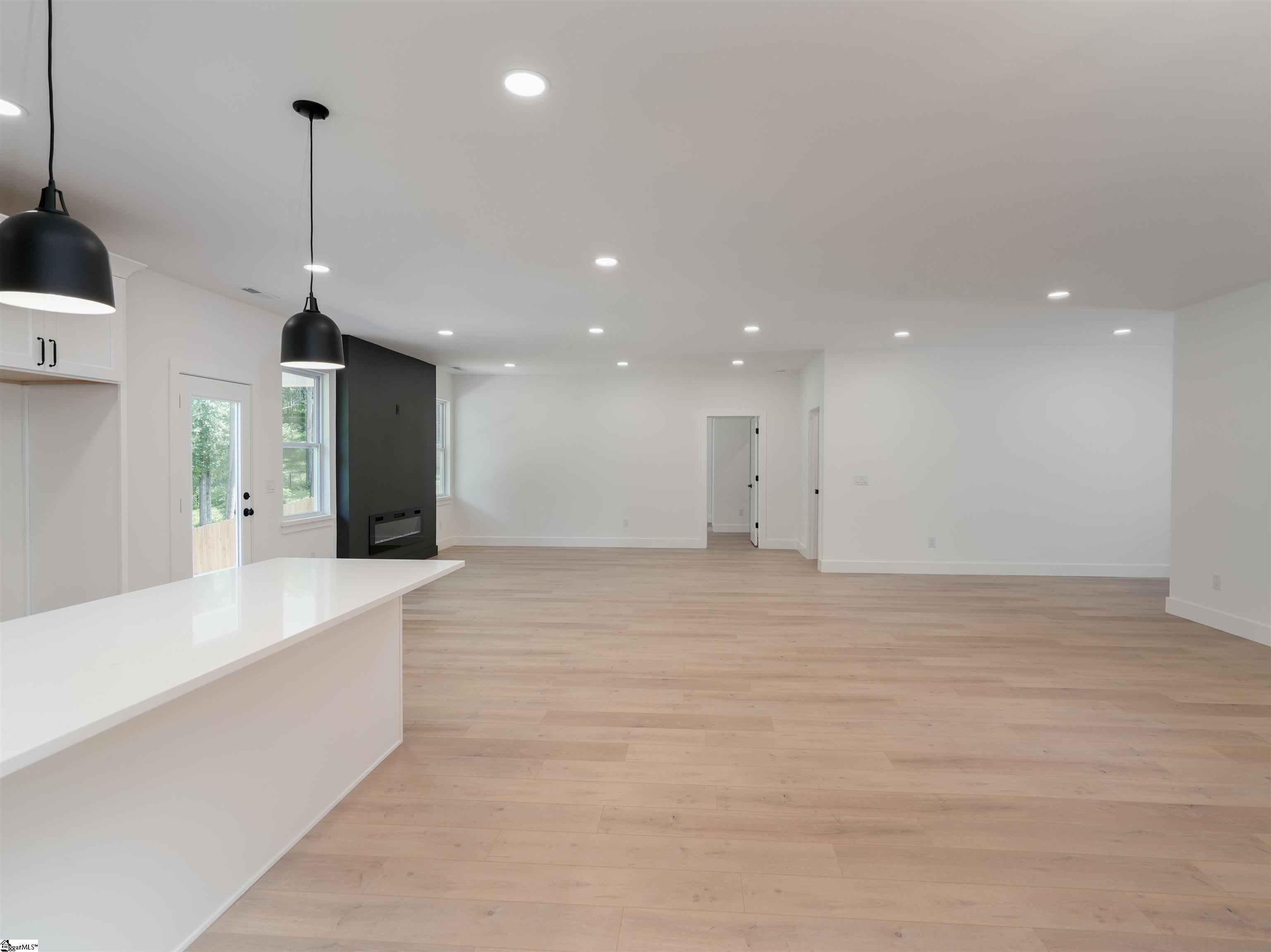 248 Queensbury Way Property Photo 8
